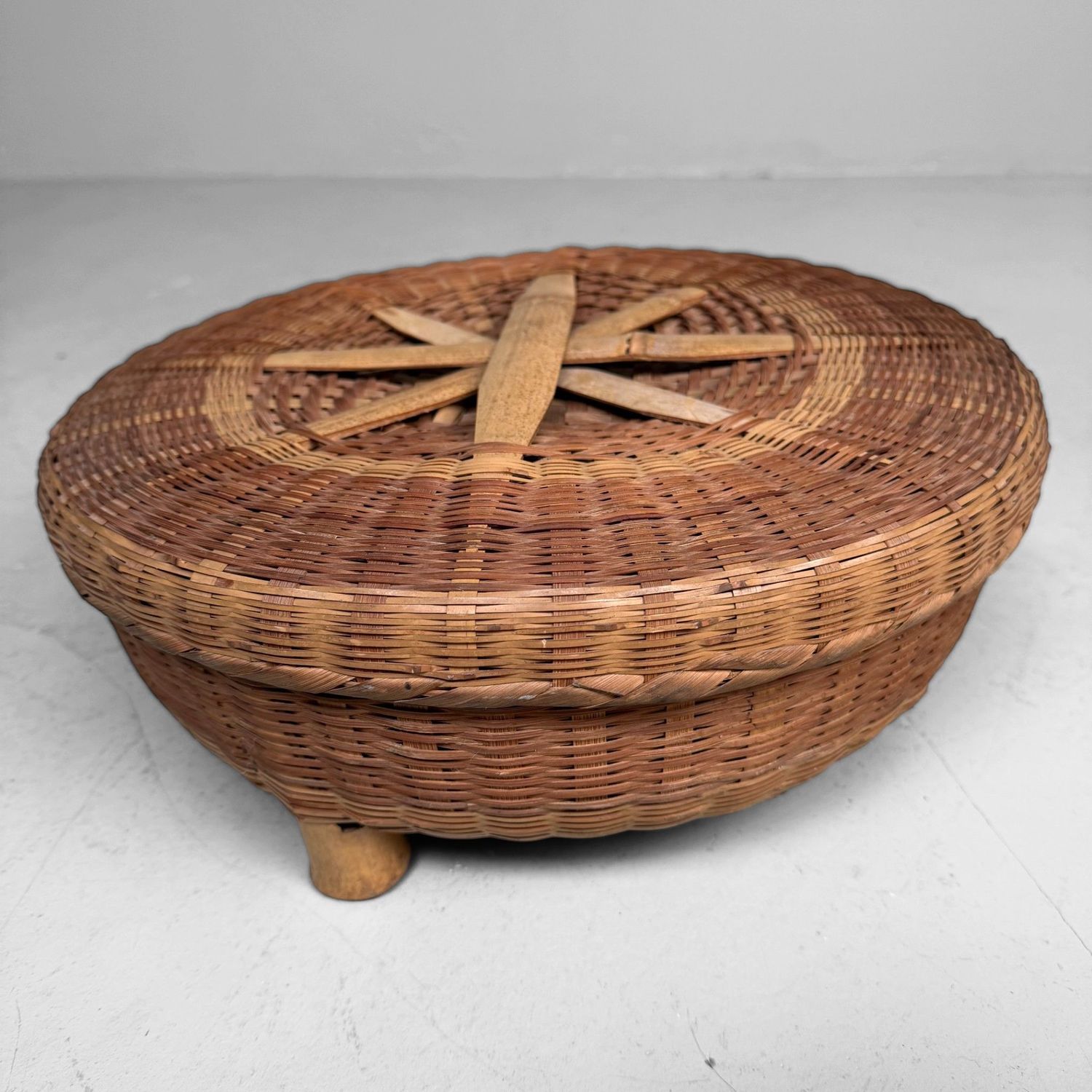 Japanse Matsuura-mand met Deksel, Bamboe Vlechtwerk, 1950s Japanse Matsuura-mand met Deksel, Bamboe Vlechtwerk, 1950s