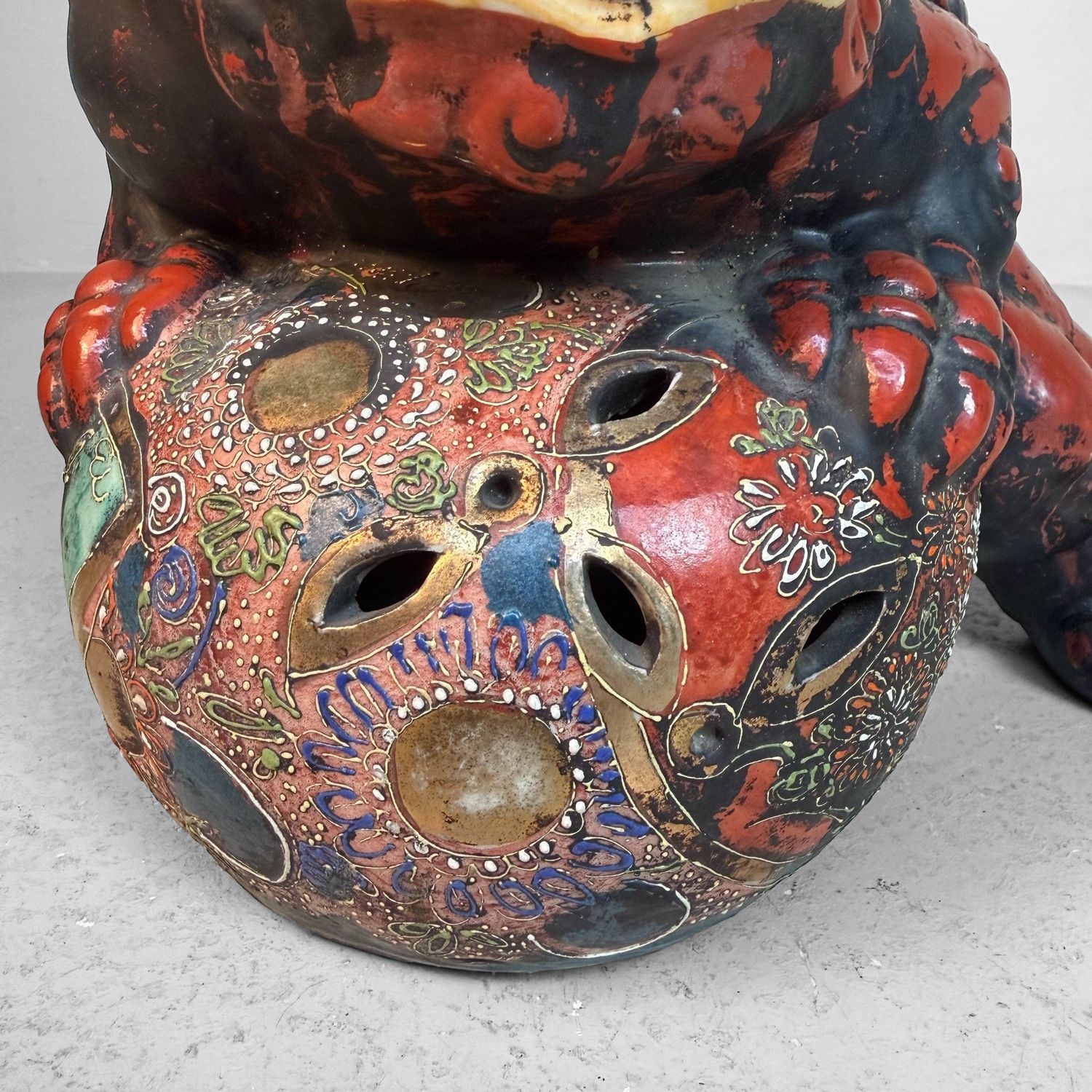 ​Japanse ShiShi/Lion-Dog met Bal, 1950s