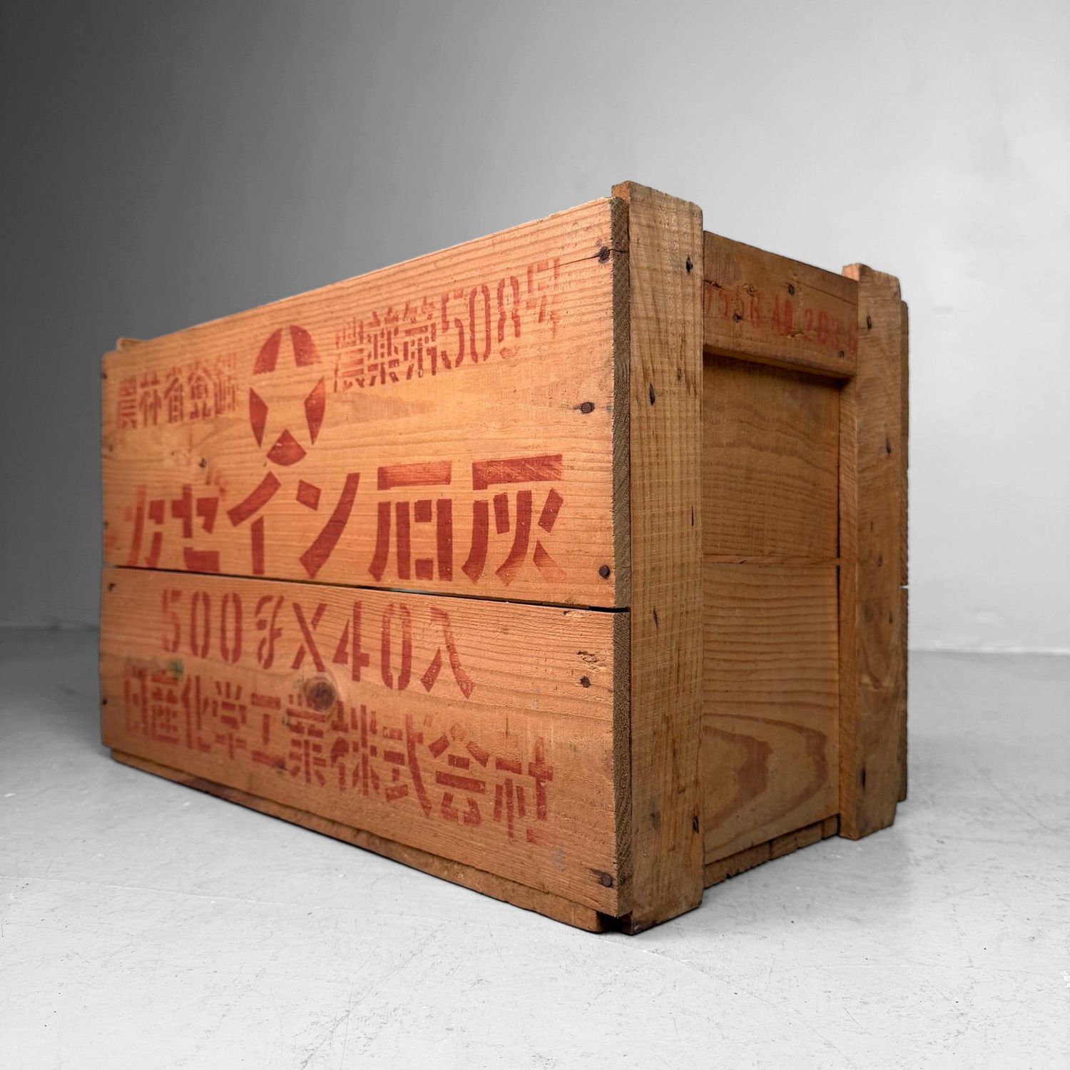 Vintage Japanse Houten Transportkist met Rode Opschriften, 1960s