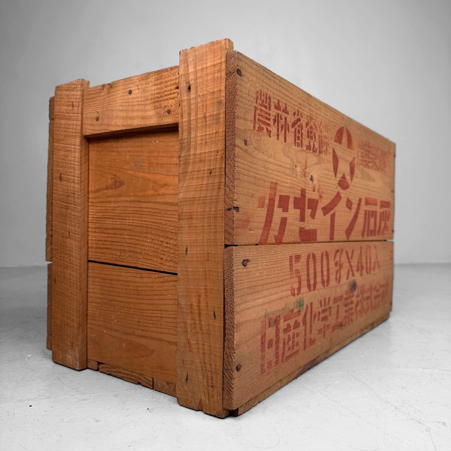 Vintage Japanse Houten Transportkist met Rode Opschriften, 1960s