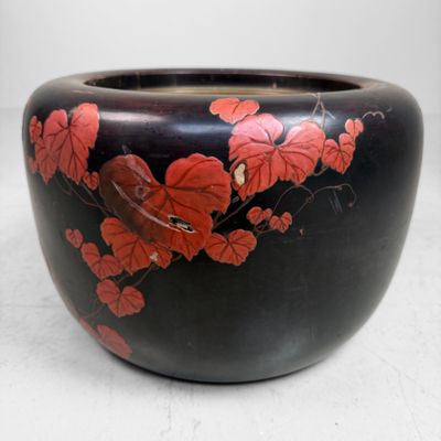 Japanse Houten Hibachi met Reliëfdecor, 1950s