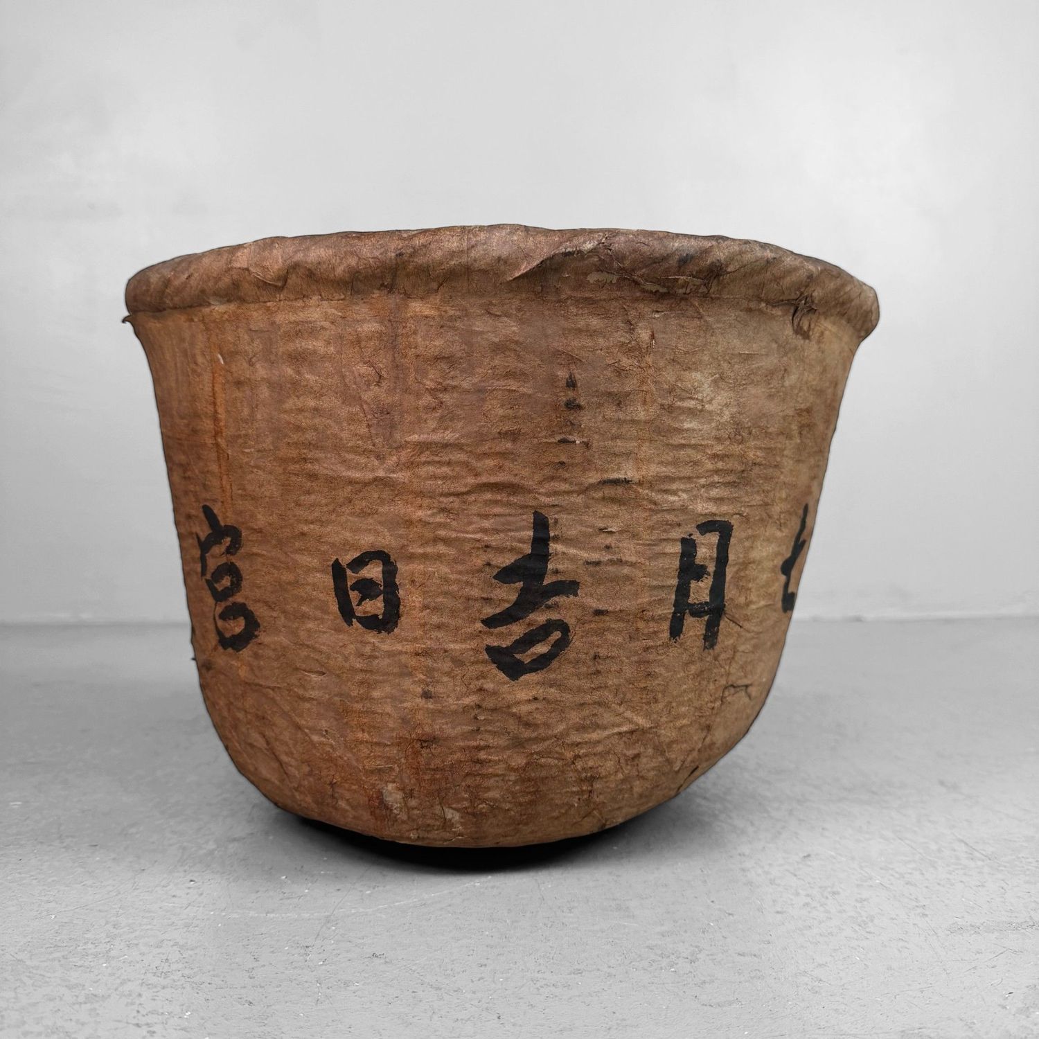 Japanse Bamboemand, Washi Kago met Kalligrafie, 1934 Japanse Bamboemand, Washi Kago met Kalligrafie, 1934