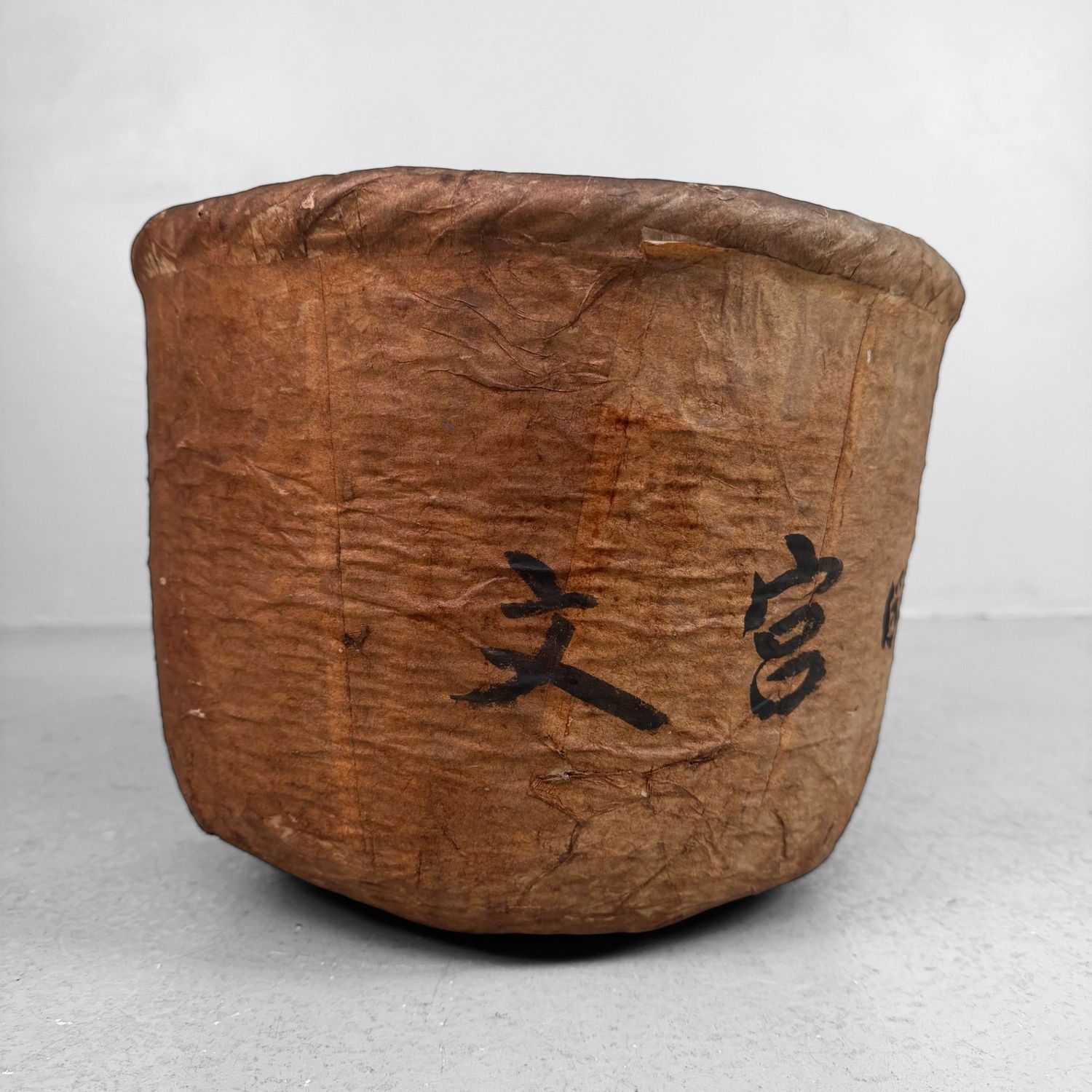 Japanse Bamboemand, Washi Kago met Kalligrafie, 1934 Japanse Bamboemand, Washi Kago met Kalligrafie, 1934