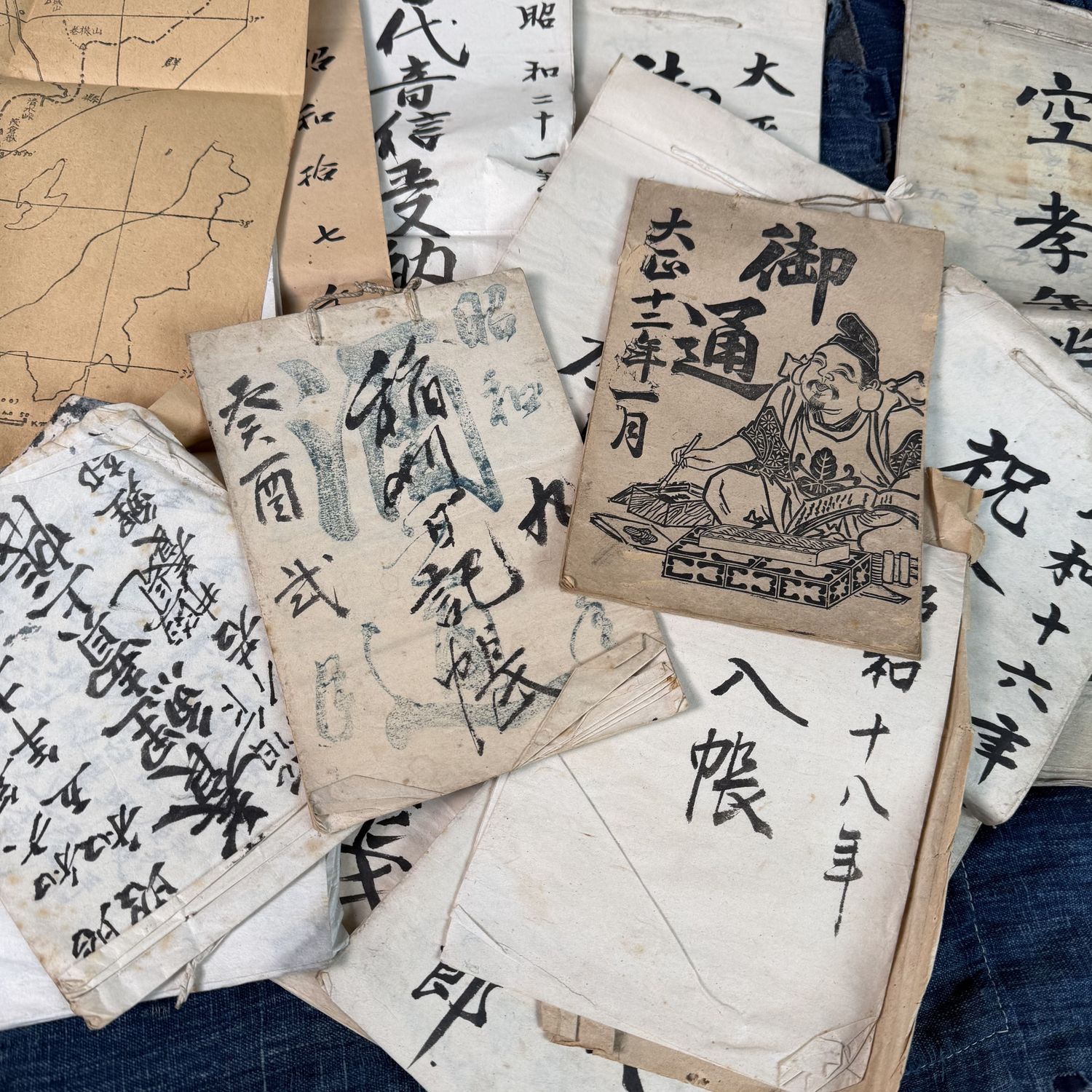 Antieke Japanse Houten Fichebak met Kalligrafie, 1920s–1950s