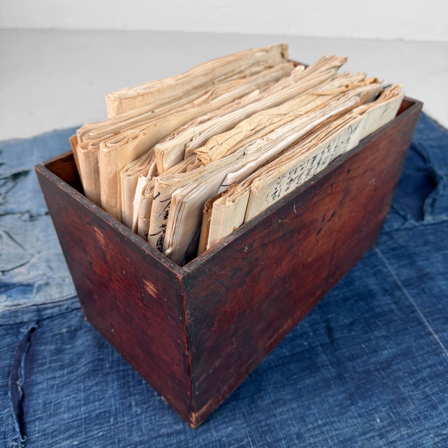 Antieke Japanse Houten Fichebak met Kalligrafie, 1920s–1950s