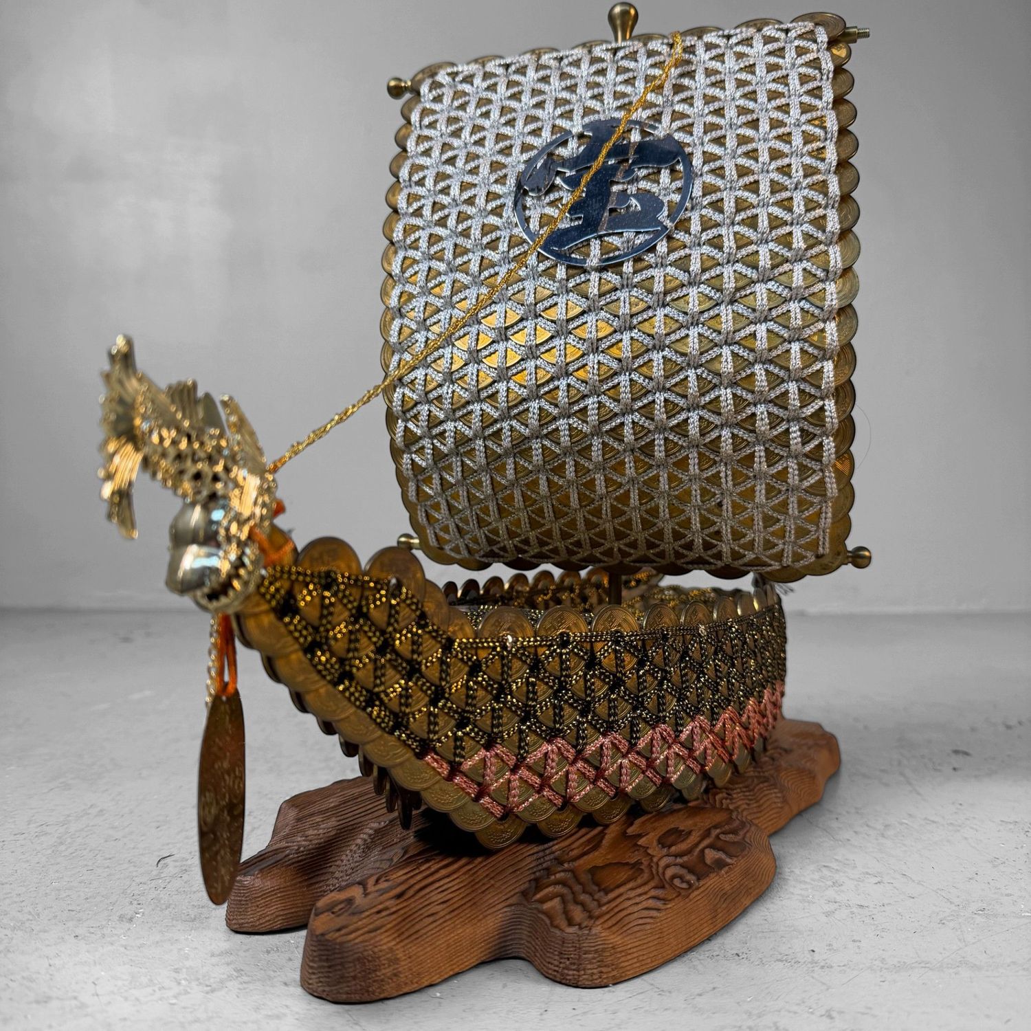 ​Vintage Japanse Takarabune Schatboot met 5-yen Geluksmunten, 1980s