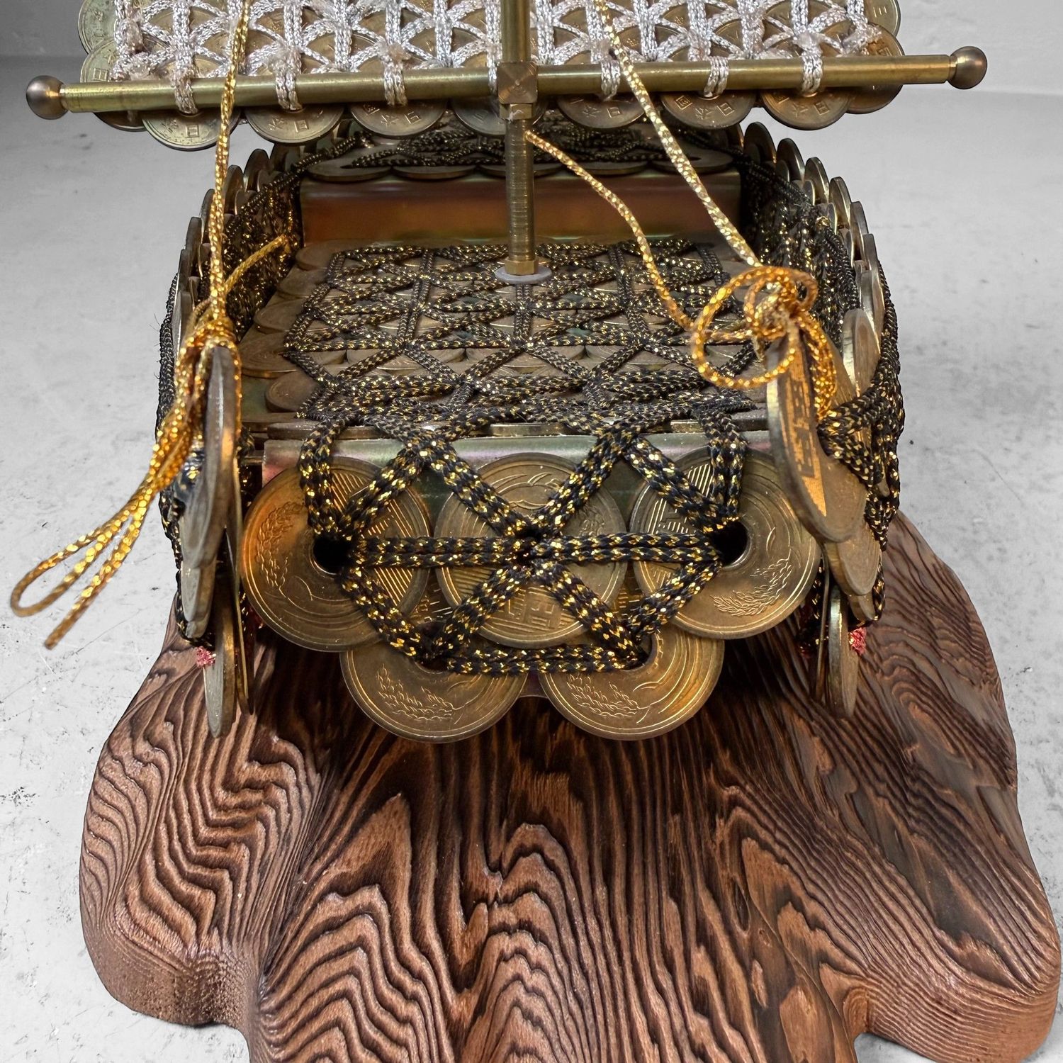 ​Vintage Japanse Takarabune Schatboot met 5-yen Geluksmunten, 1980s