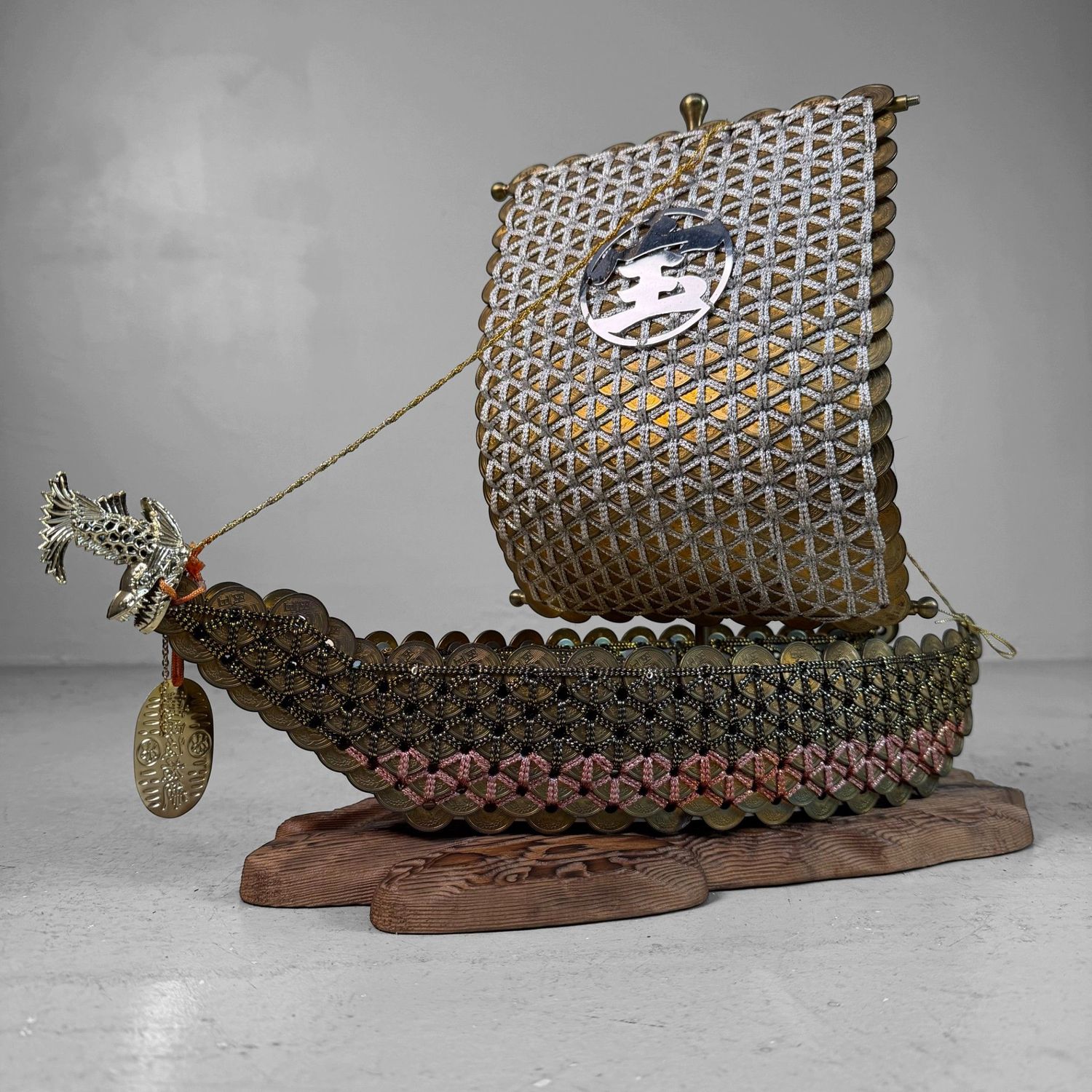 ​Vintage Japanse Takarabune Schatboot met 5-yen Geluksmunten, 1980s