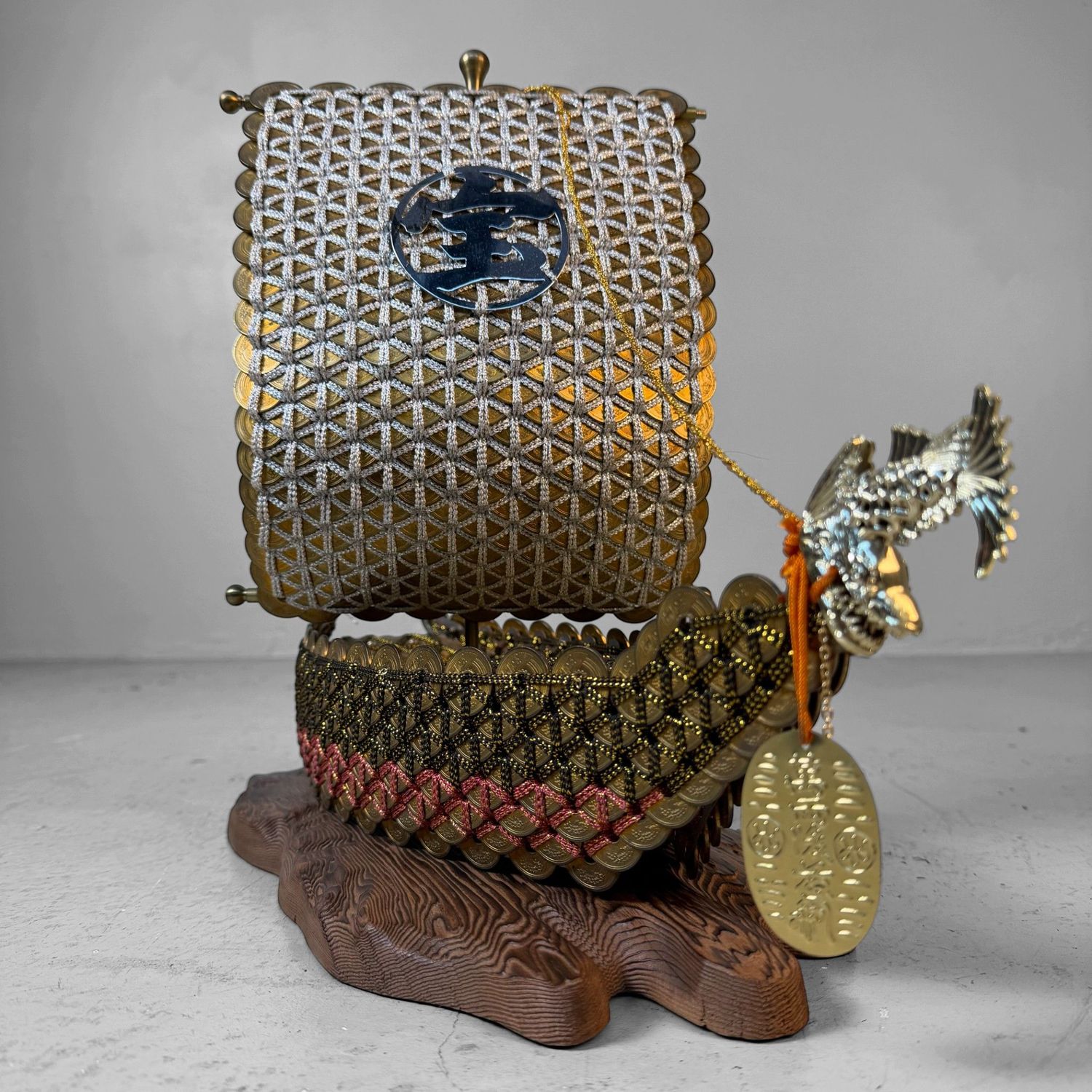 ​Vintage Japanse Takarabune Schatboot met 5-yen Geluksmunten, 1980s