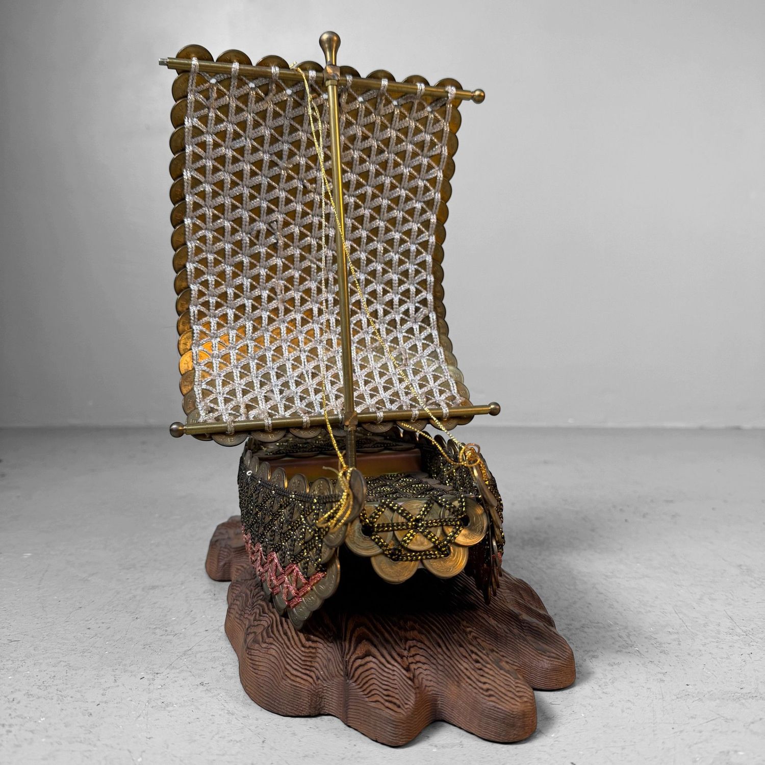 ​Vintage Japanse Takarabune Schatboot met 5-yen Geluksmunten, 1980s