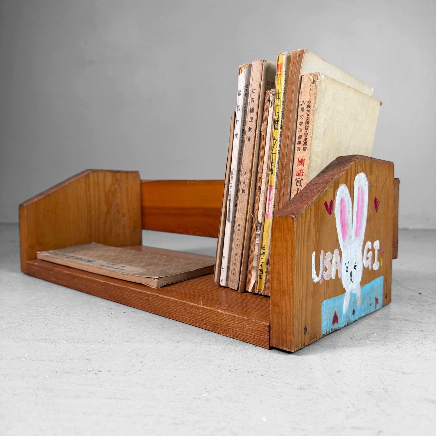 ​Vintage Boekenhouder met Kinderschilderingen, Japan, jaren 1990