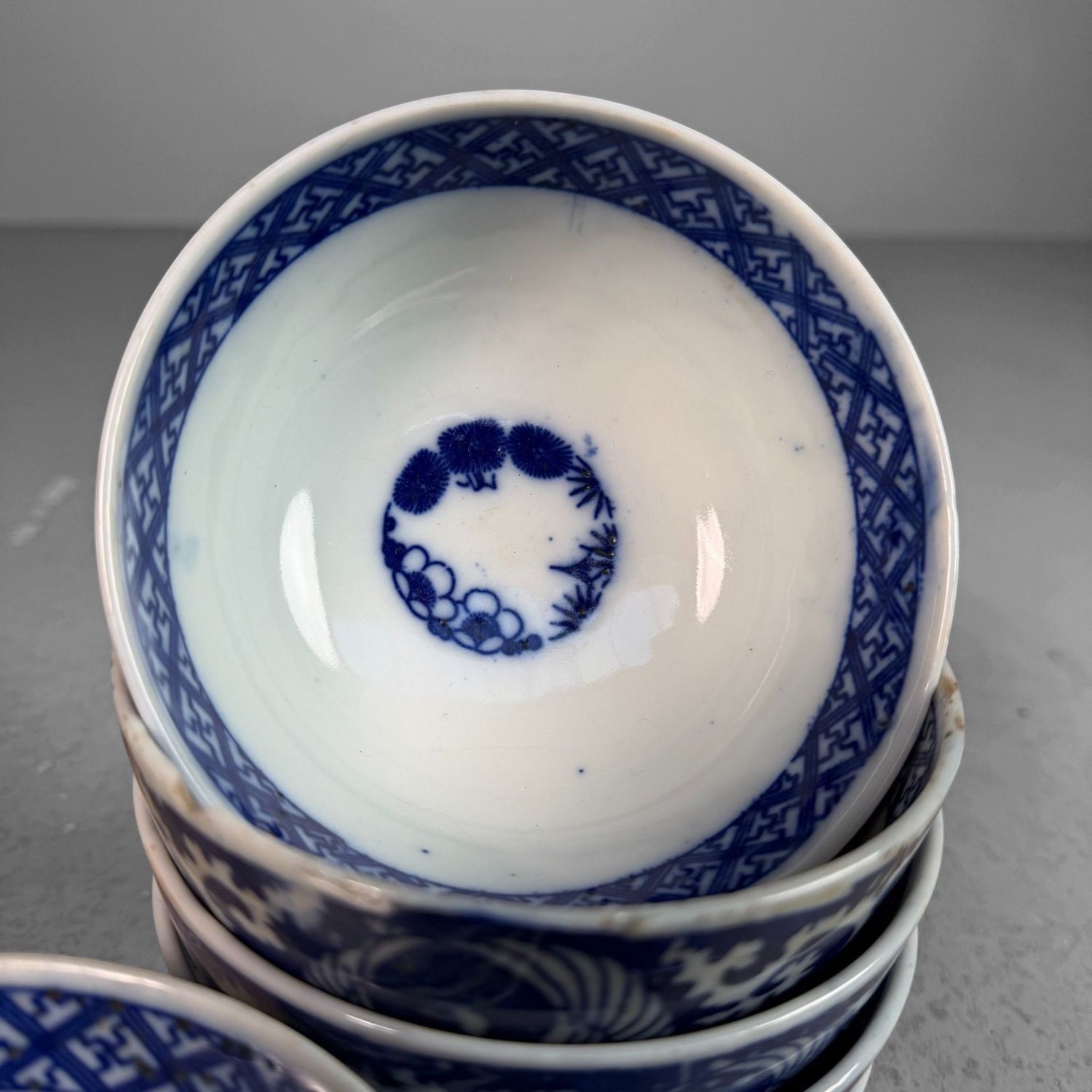 Set Japanse Kommetjes met Feniks en Shōchikubai Motief, 1950s