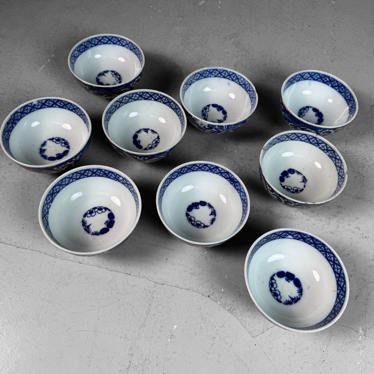 Set Japanse Kommetjes met Feniks en Shōchikubai Motief, 1950s