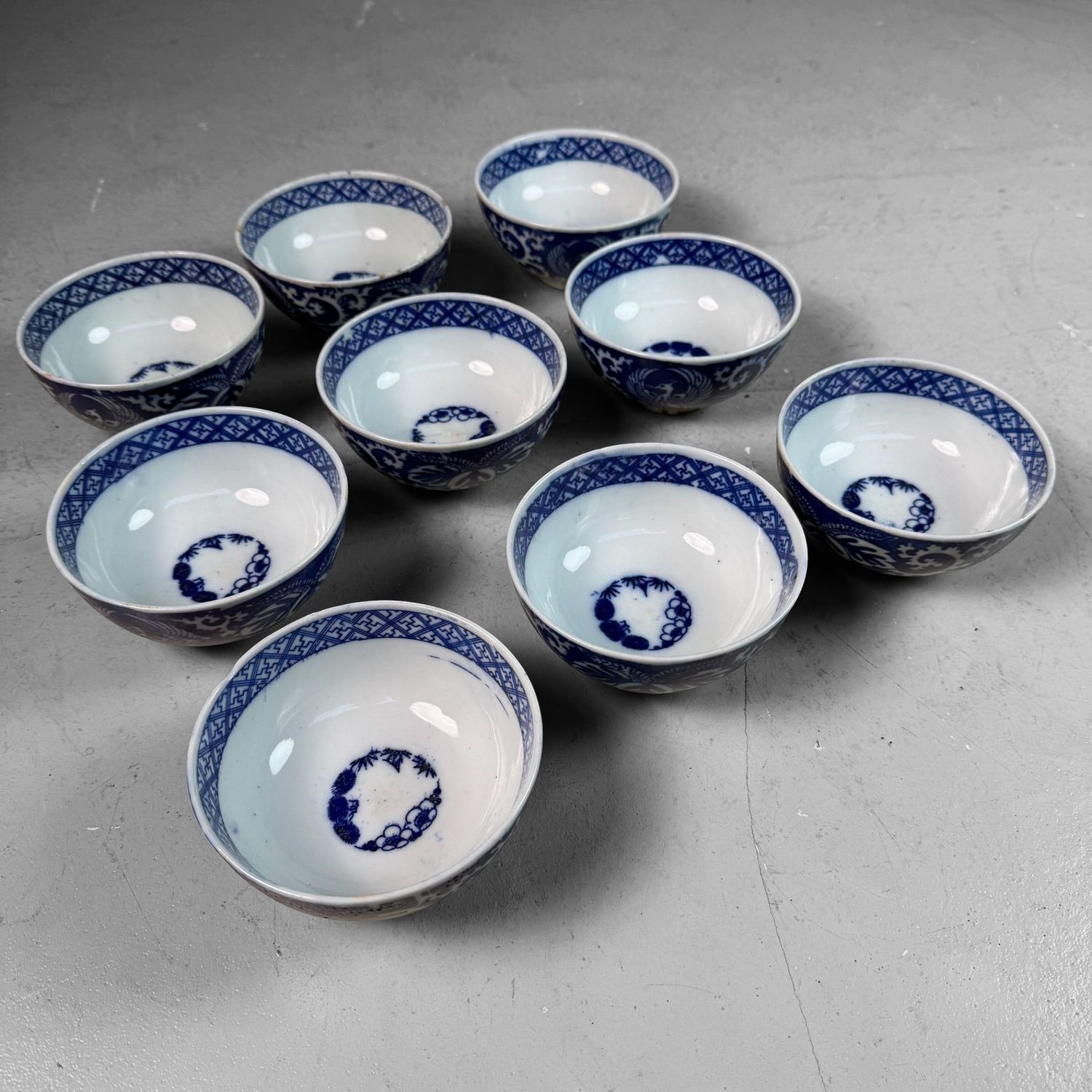 Set Japanse Kommetjes met Feniks en Shōchikubai Motief, 1950s