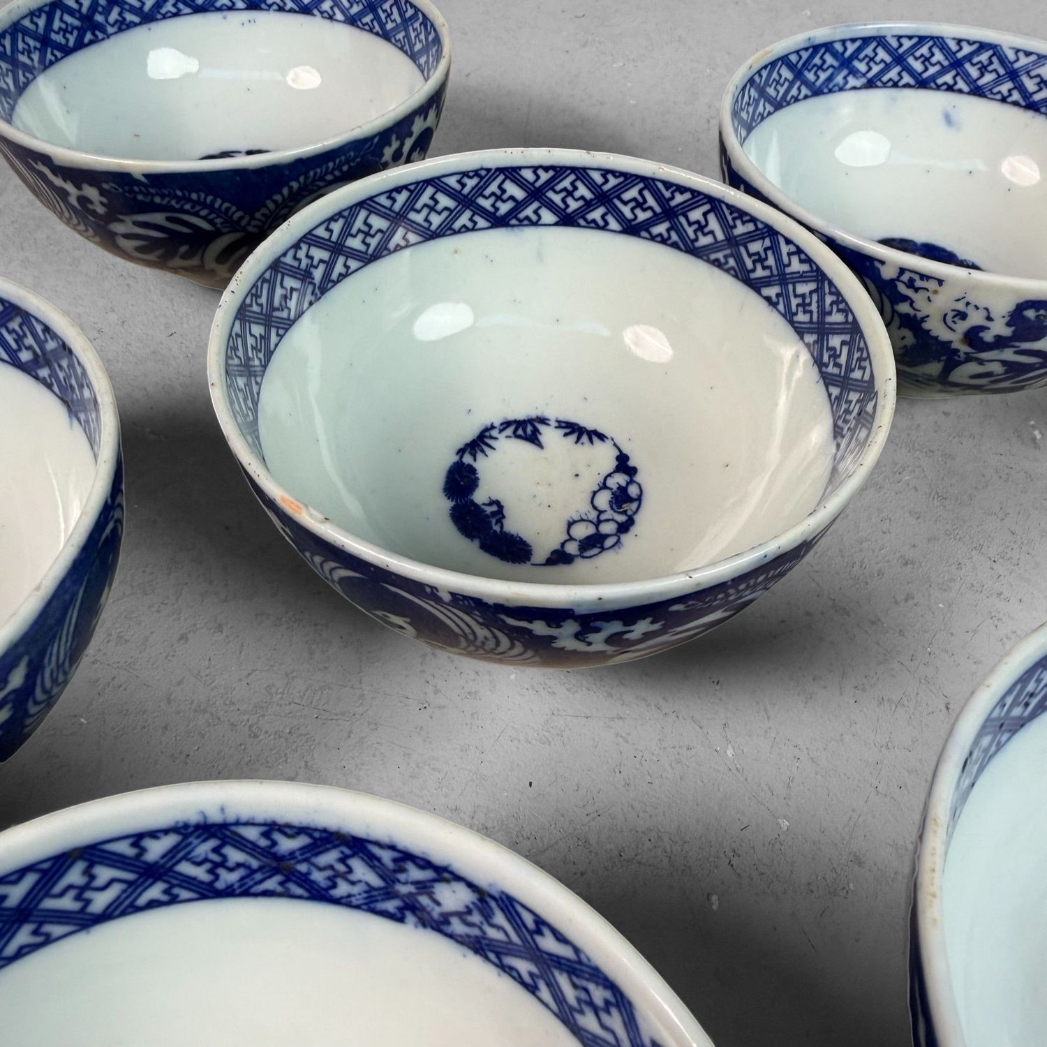 Set Japanse Kommetjes met Feniks en Shōchikubai Motief, 1950s