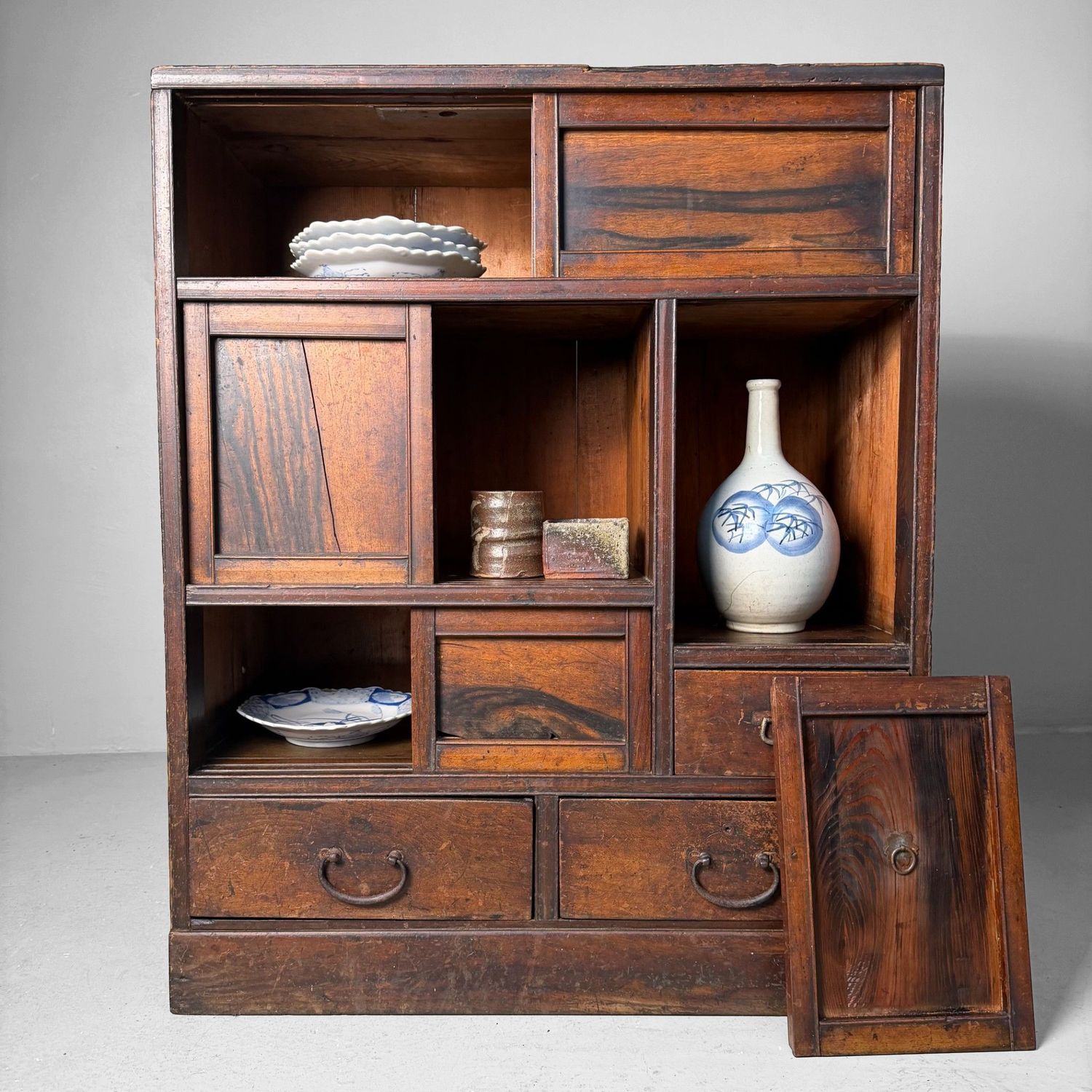 ​Traditionele Japanse Tansu Kast met Schuifdeuren, 1920s