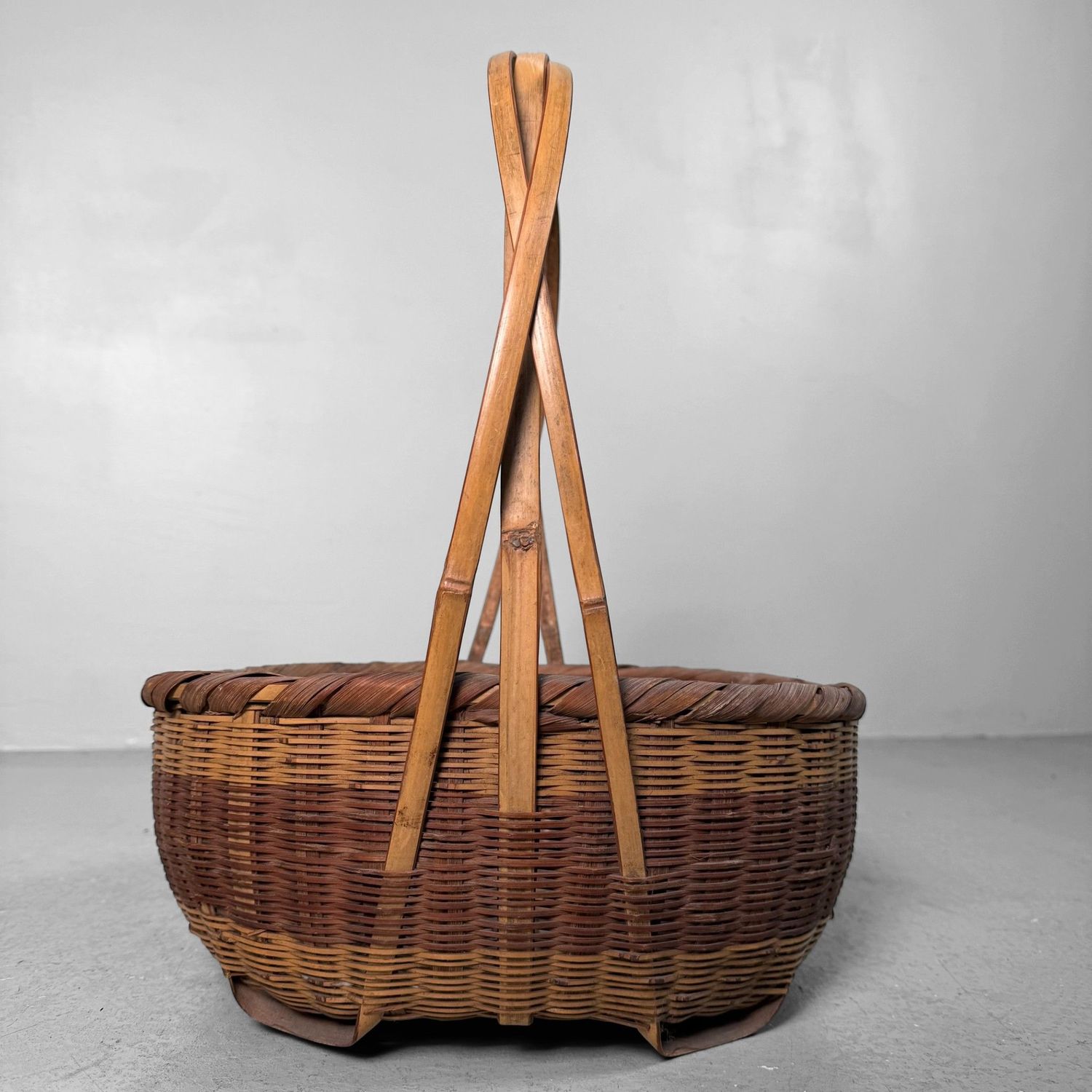 ​Sierlijke Handgevlochten Japanse Bamboe Mand, 1950s