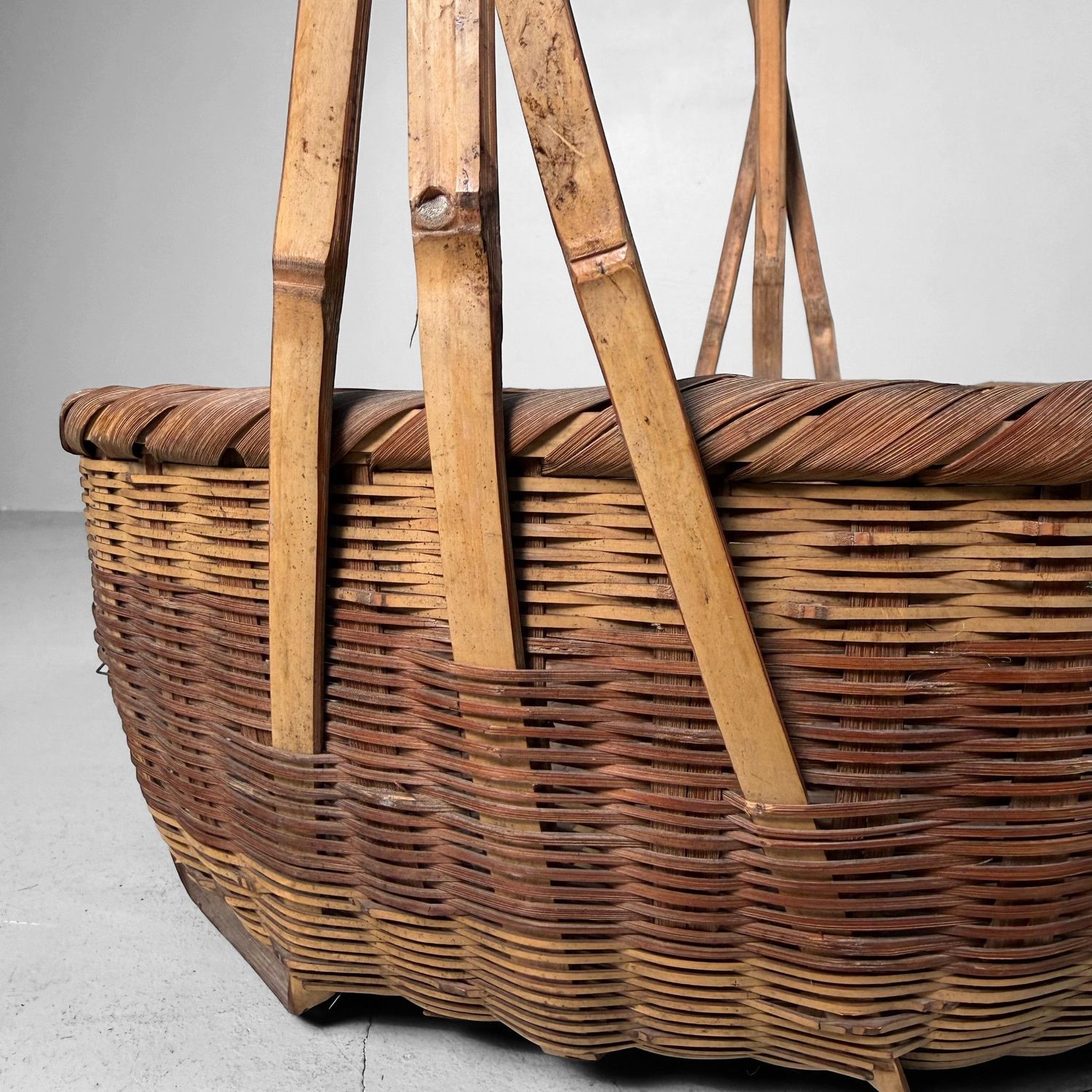 ​Sierlijke Handgevlochten Japanse Bamboe Mand, 1950s
