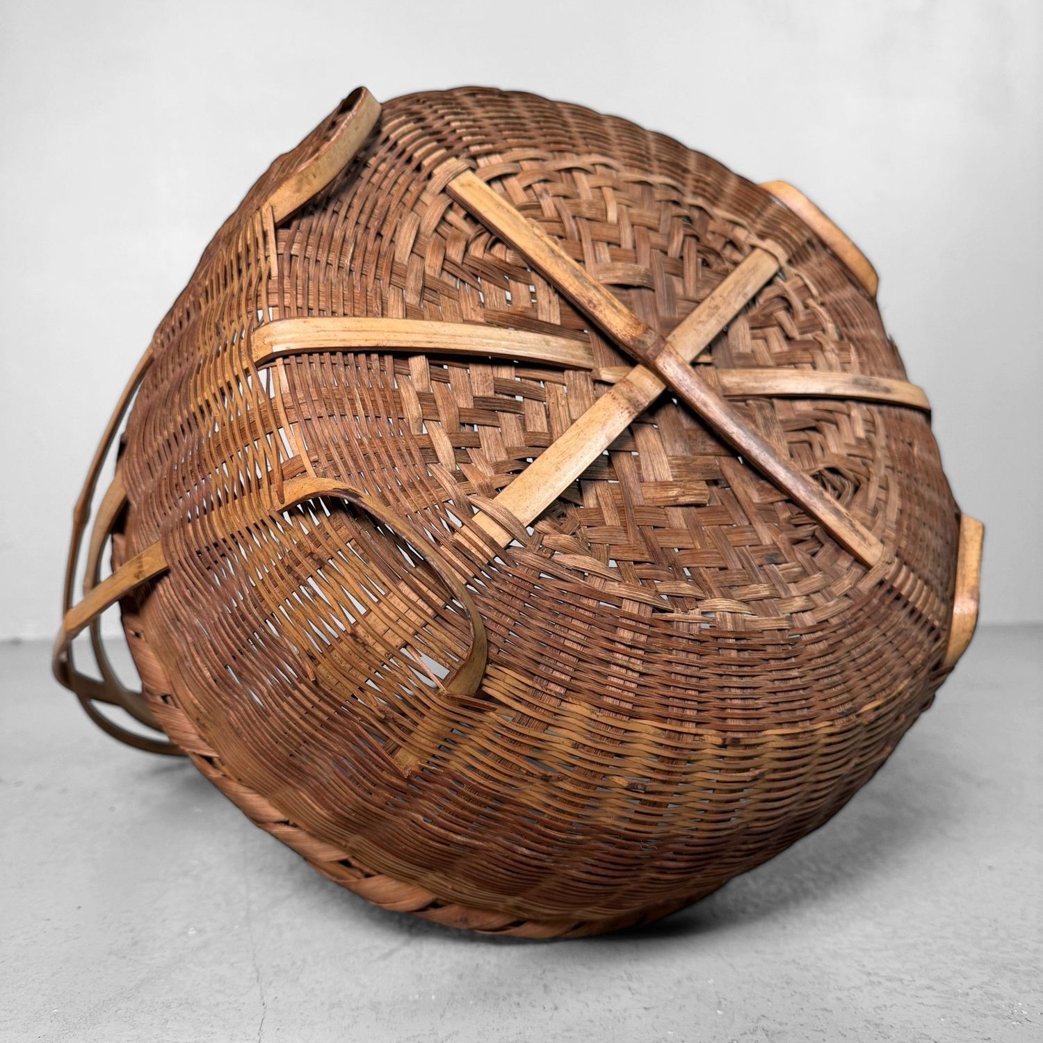 ​Sierlijke Handgevlochten Japanse Bamboe Mand, 1950s