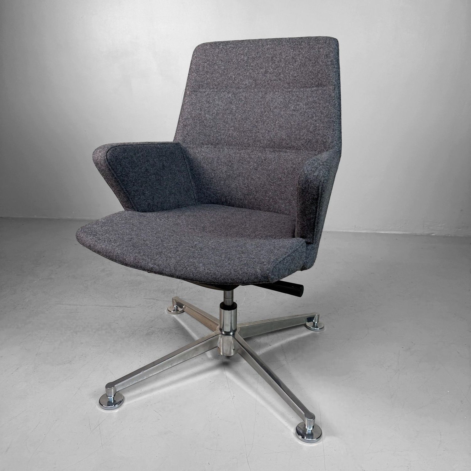 Grijze Lounge Bureaustoel '​Quinti ' op Draaivoet, 2010, Italië