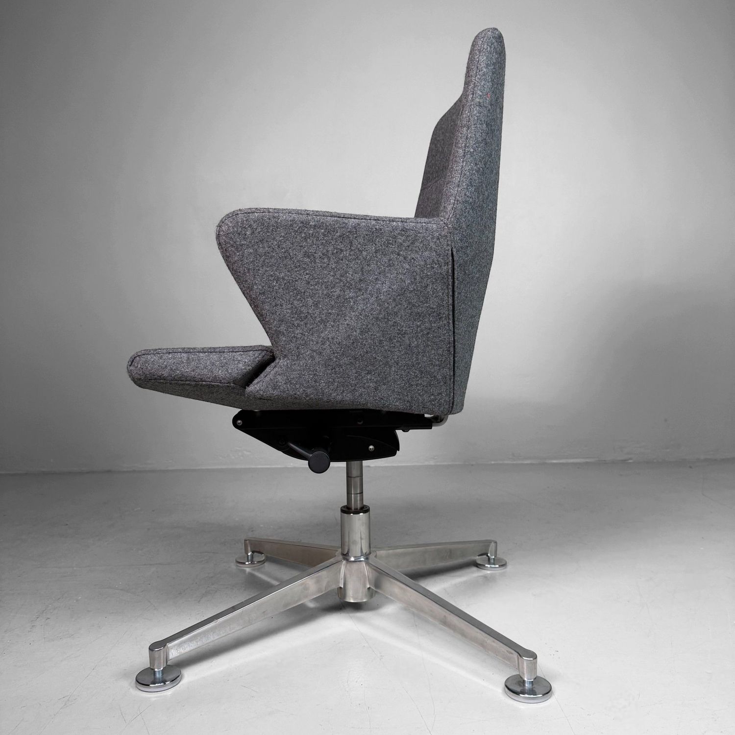 Grijze Lounge Bureaustoel '​Quinti ' op Draaivoet, 2010, Italië