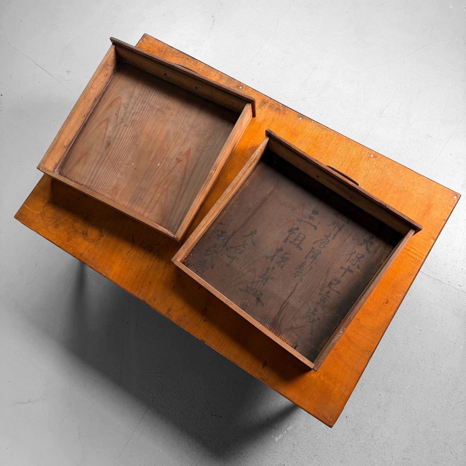 ​Lage Japanse Schrijftafel met Lades, 1950s