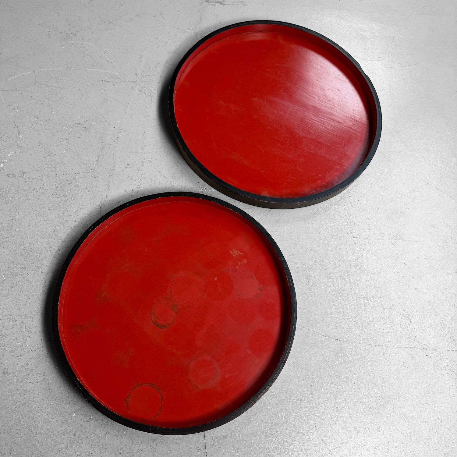 Set of Japanese Marubon Trays in Red and Black Lacquer, 1910s