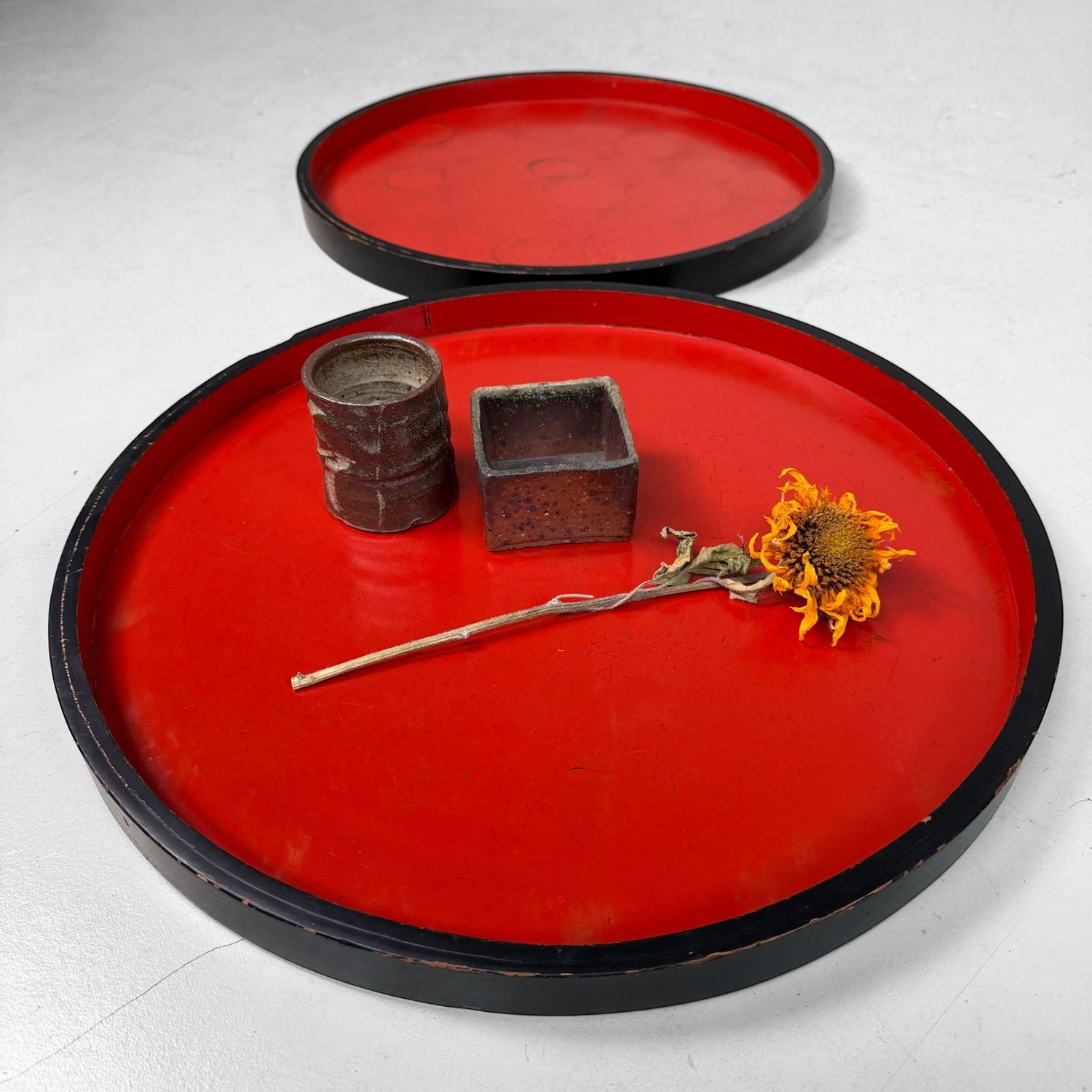 Set of Japanese Marubon Trays in Red and Black Lacquer, 1910s