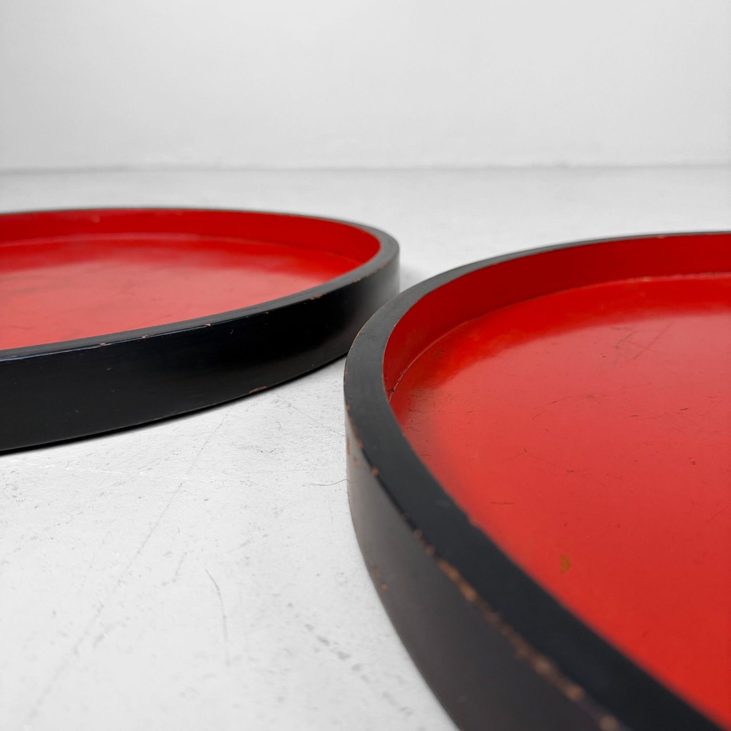 Set of Japanese Marubon Trays in Red and Black Lacquer, 1910s