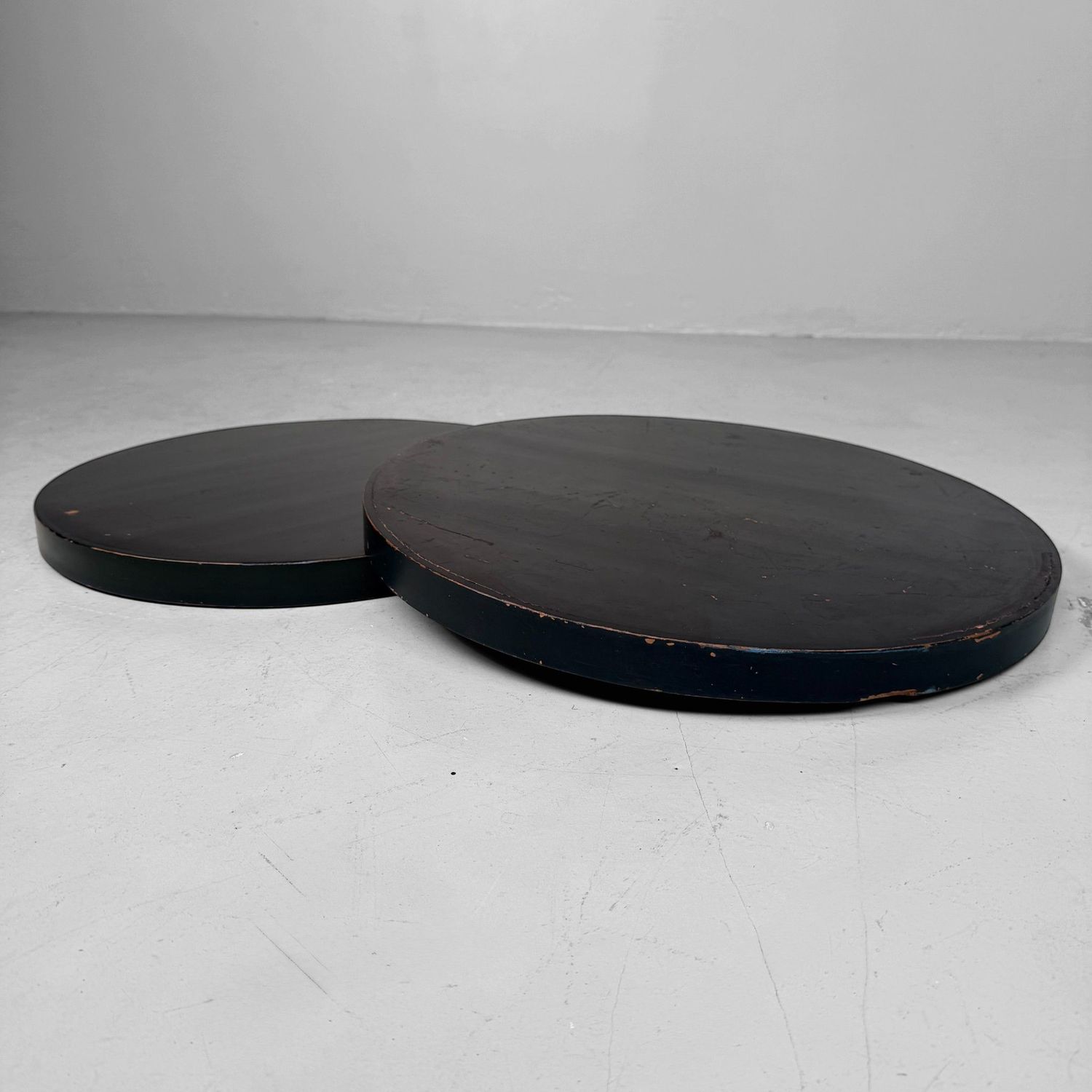 Set of Japanese Marubon Trays in Red and Black Lacquer, 1910s