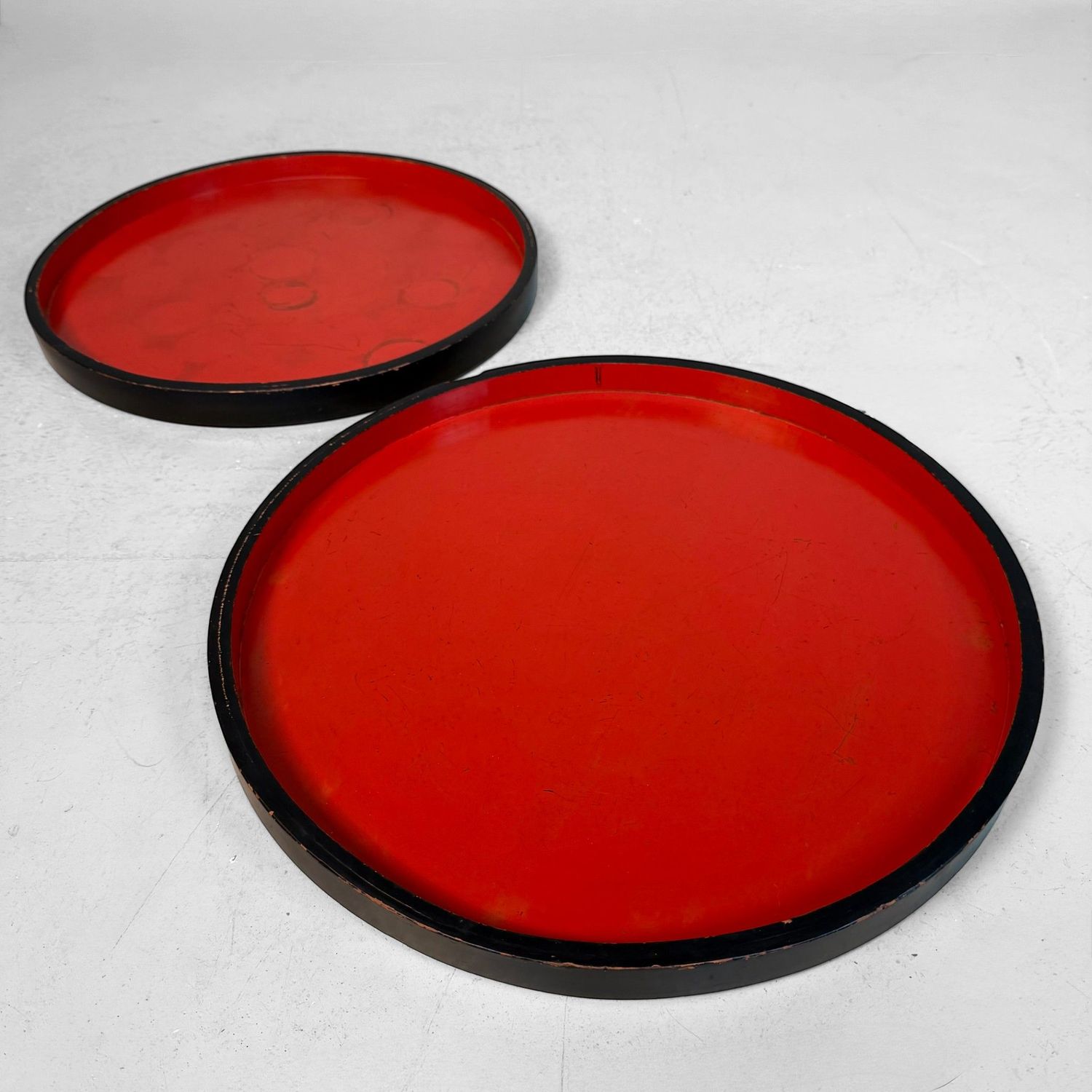 Set of Japanese Marubon Trays in Red and Black Lacquer, 1910s
