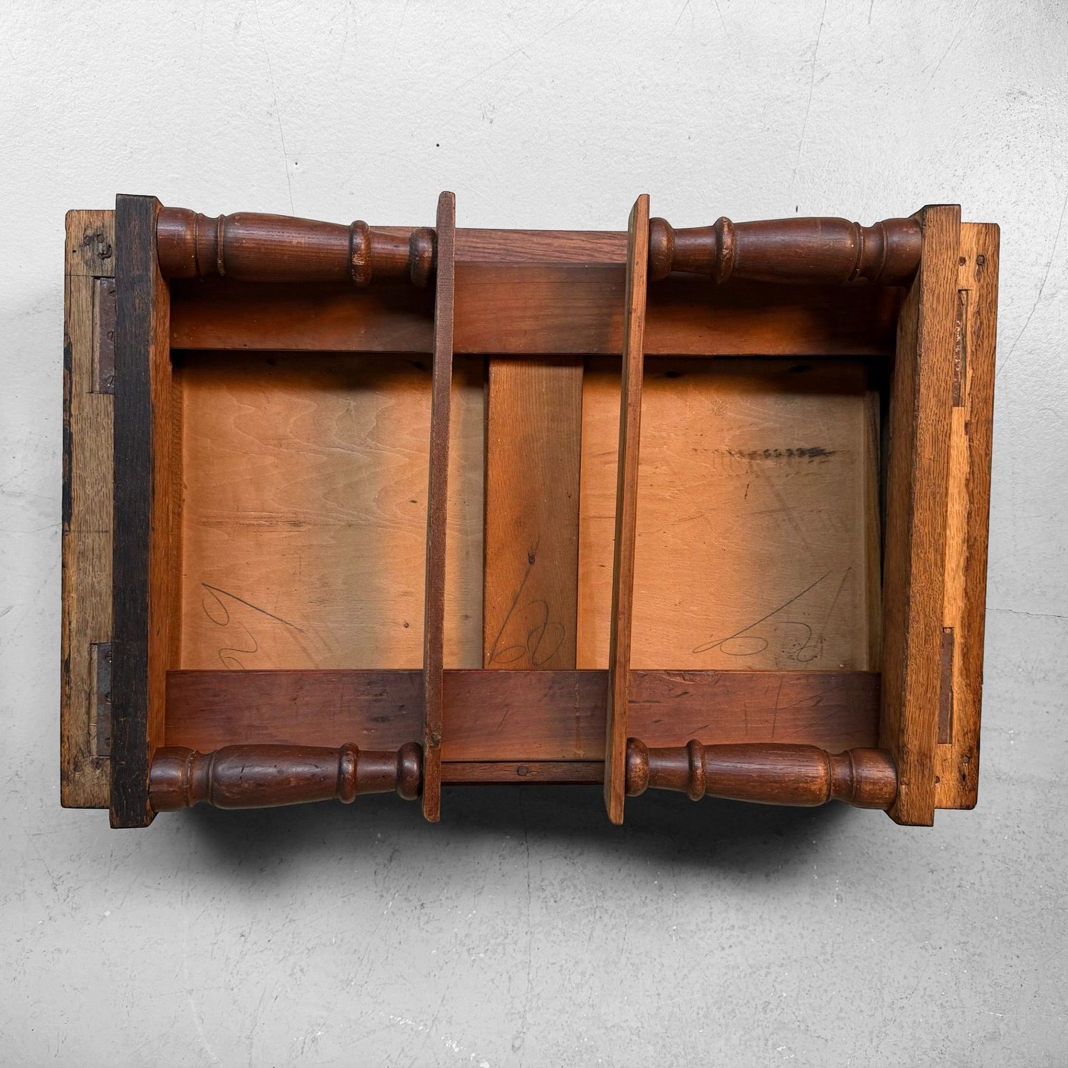 Houten Japanse Schrijftafel met Inklapbare Poten en Lades, 1930s Houten Japanse Schrijftafel met Inklapbare Poten en Lades, 1930s