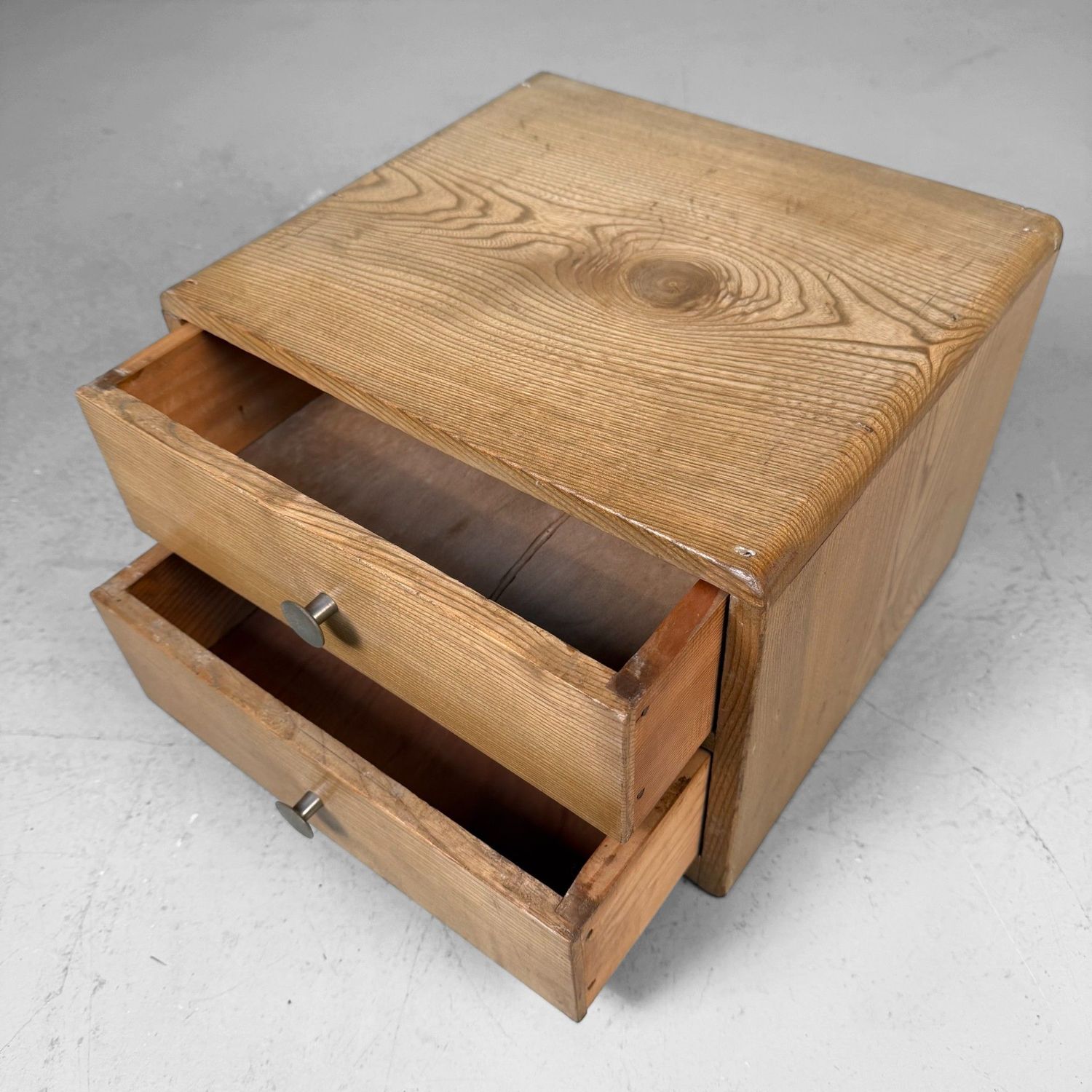 Klein Japans Tansu Kastje met Twee Lades, 1950s