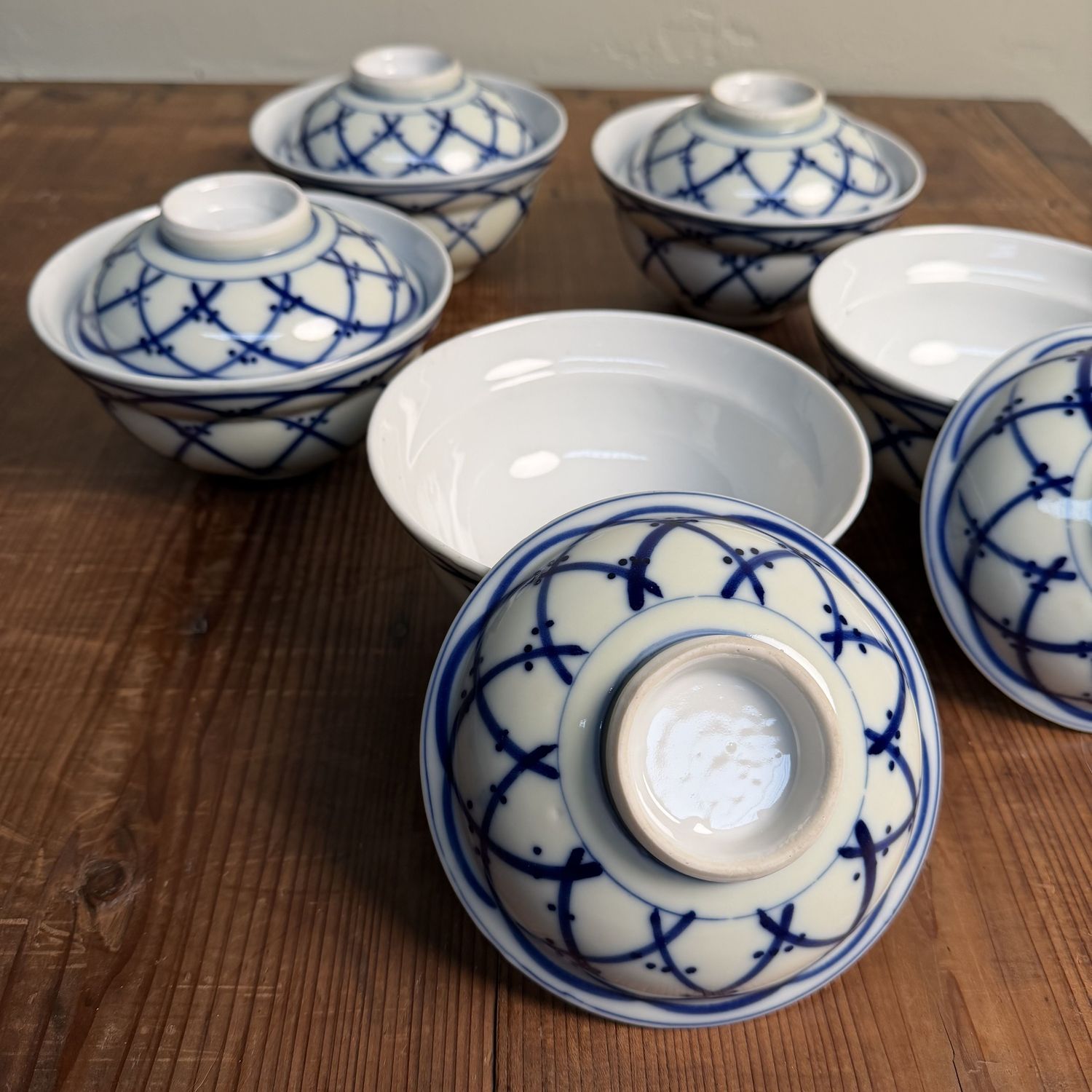 Set Japanse Porseleinen Kommen met Deksel, Futamono, 1970s Set Japanse Porseleinen Kommen met Deksel, Futamono, 1970s