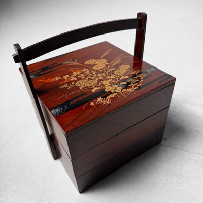 Kleine Japanse Jubako, Keyaki Hout met Gouden Decor, 1970s Kleine Japanse Jubako, Keyaki Hout met Gouden Decor, 1970s