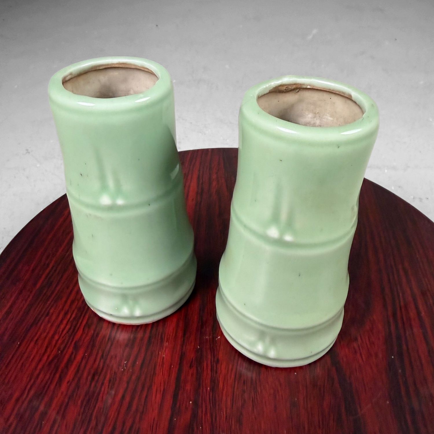 ​Set Kleine Japanse Celadon Ikebana Vaasjes met Bamboe-Relief, 1940s