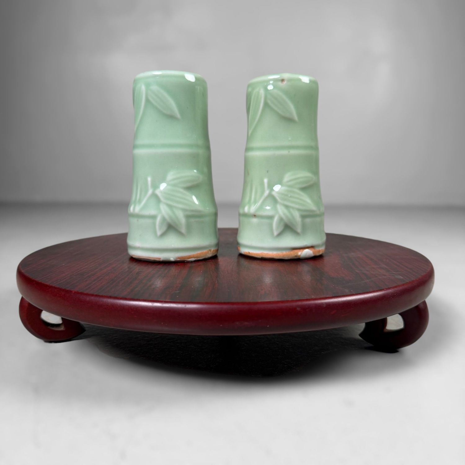 ​Set Kleine Japanse Celadon Ikebana Vaasjes met Bamboe-Relief, 1940s