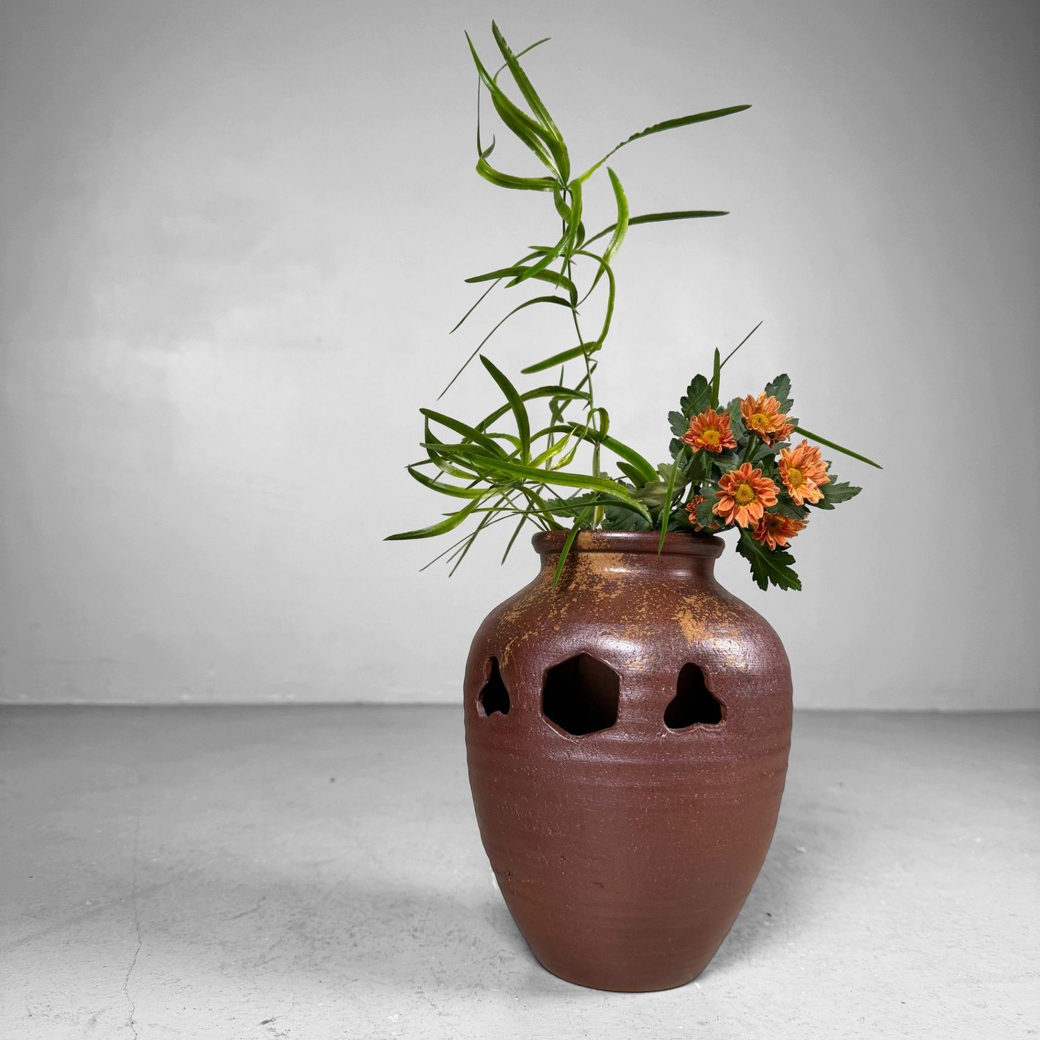 Japanese Bizen-yaki Ikebana Vase, Traditional Stoneware, 1960s Japanese Bizen-yaki Ikebana Vase, Traditional Stoneware, 1960s