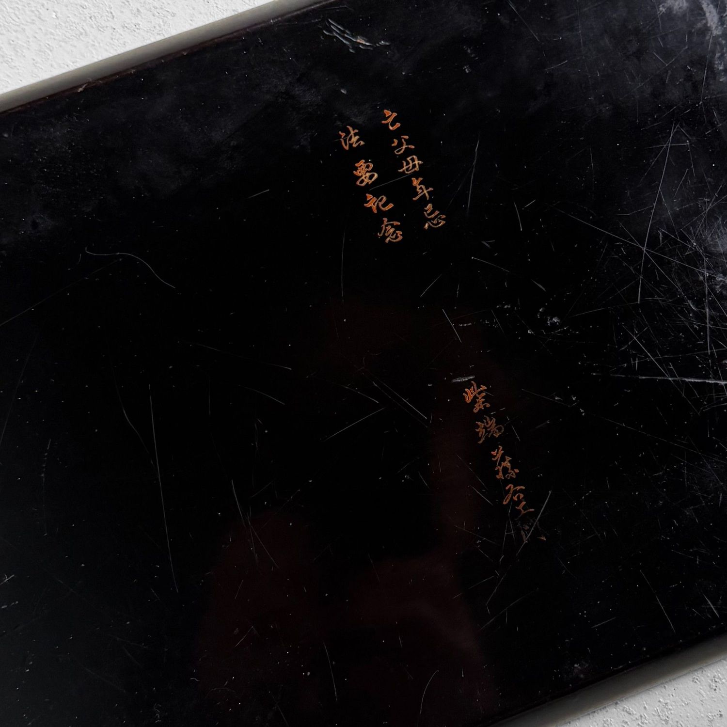 Gelakt Japans Obon-dienblad met Pioen, 1920s