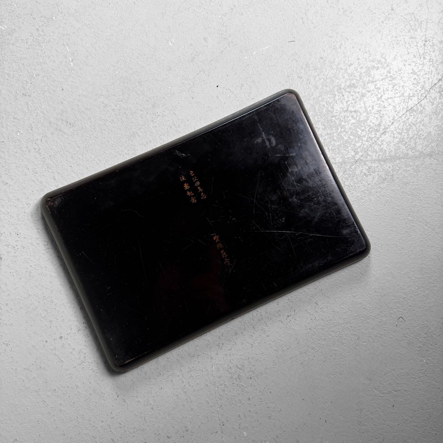 Gelakt Japans Obon-dienblad met Pioen, 1920s