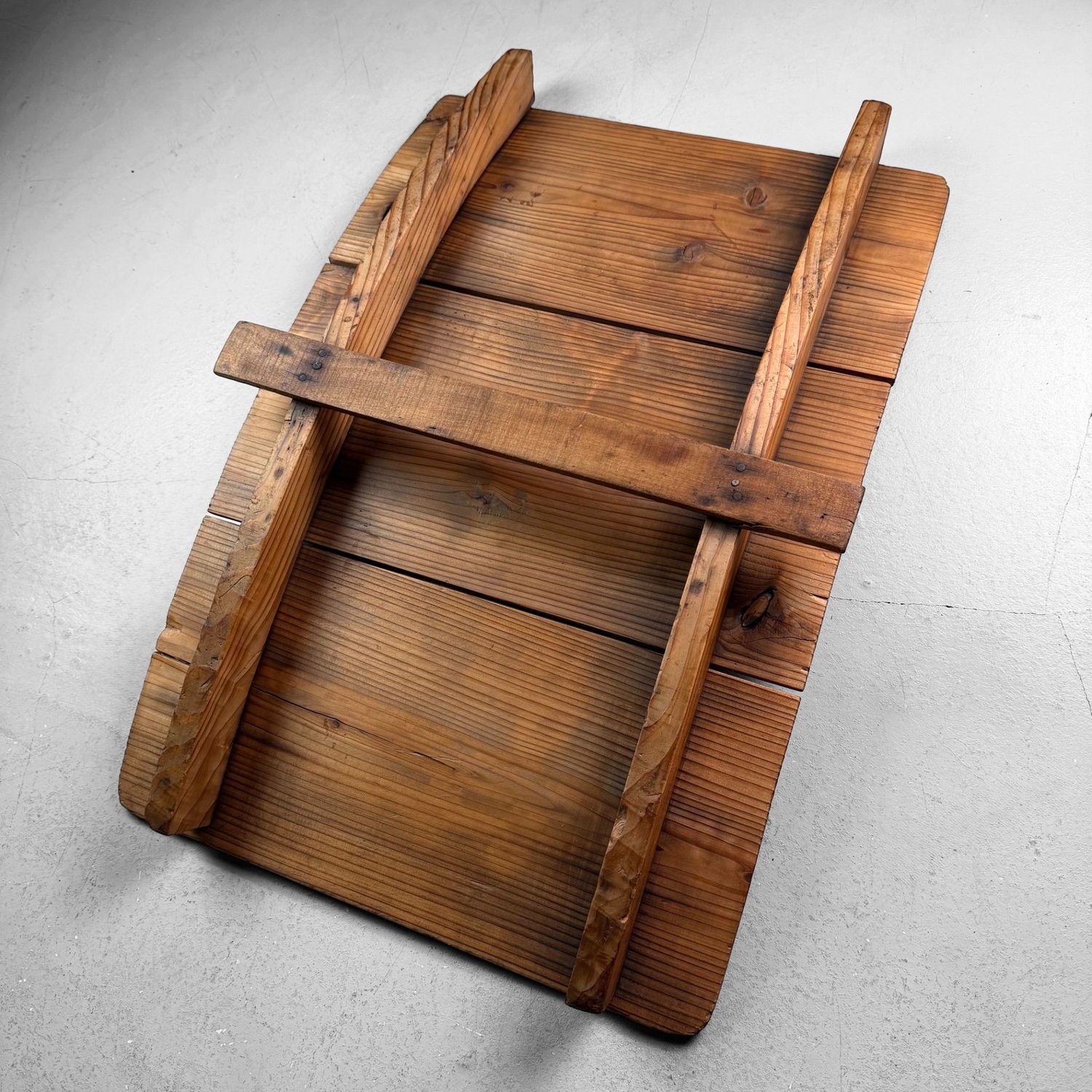 Japans Houten Sugi Plateau, Wabi-Sabi Displaystuk, 1930s