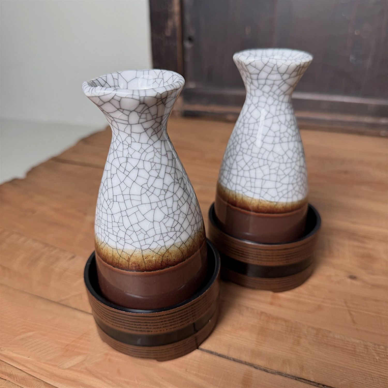 Japanse Keramiek Set met Donabe en Sakeservies, 1970s Japanse Keramiek Set met Donabe en Sakeservies, 1970s