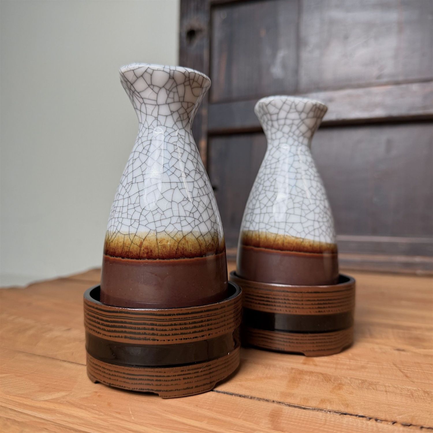 Japanse Keramiek Set met Donabe en Sakeservies, 1970s Japanse Keramiek Set met Donabe en Sakeservies, 1970s