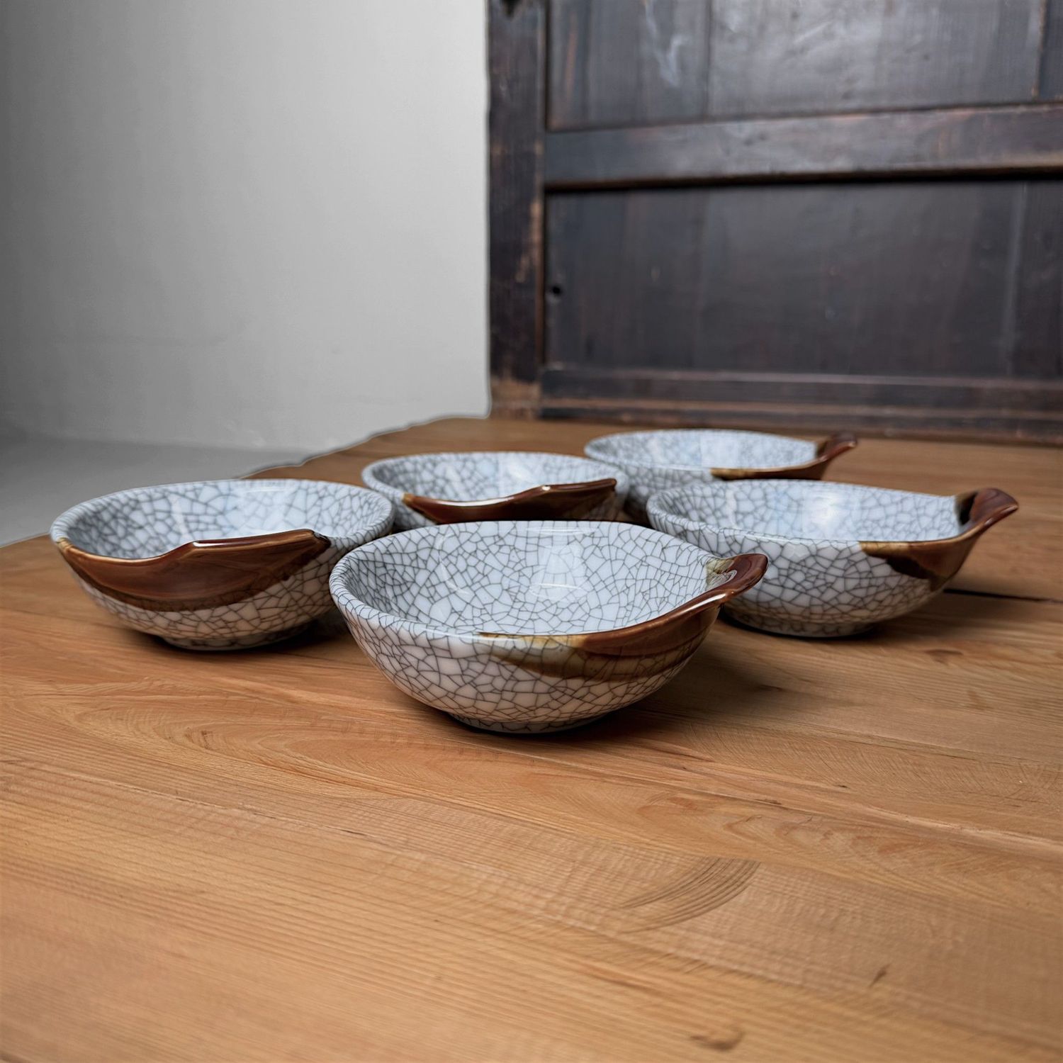 Japanse Keramiek Set met Donabe en Sakeservies, 1970s Japanse Keramiek Set met Donabe en Sakeservies, 1970s