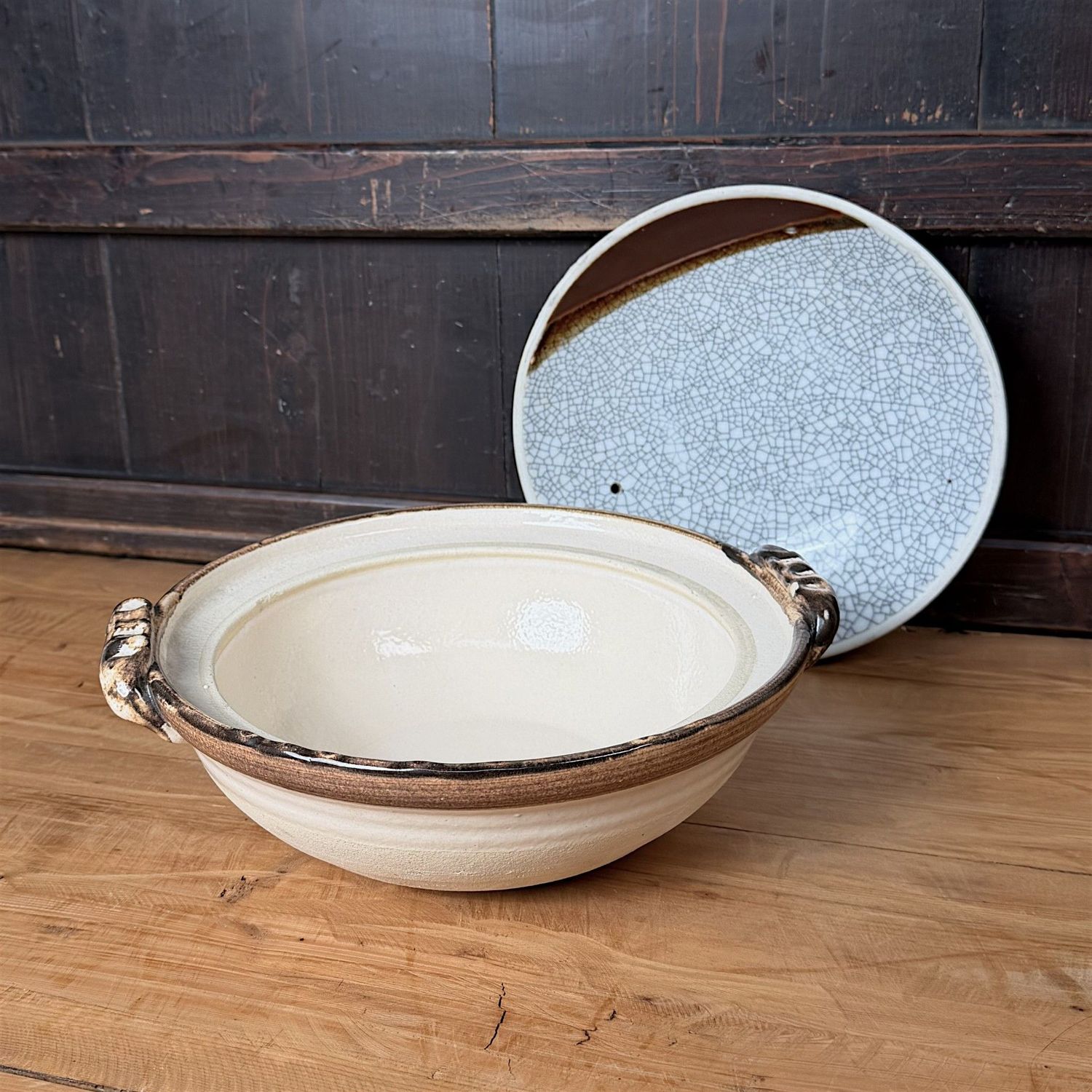 Japanse Keramiek Set met Donabe en Sakeservies, 1970s Japanse Keramiek Set met Donabe en Sakeservies, 1970s