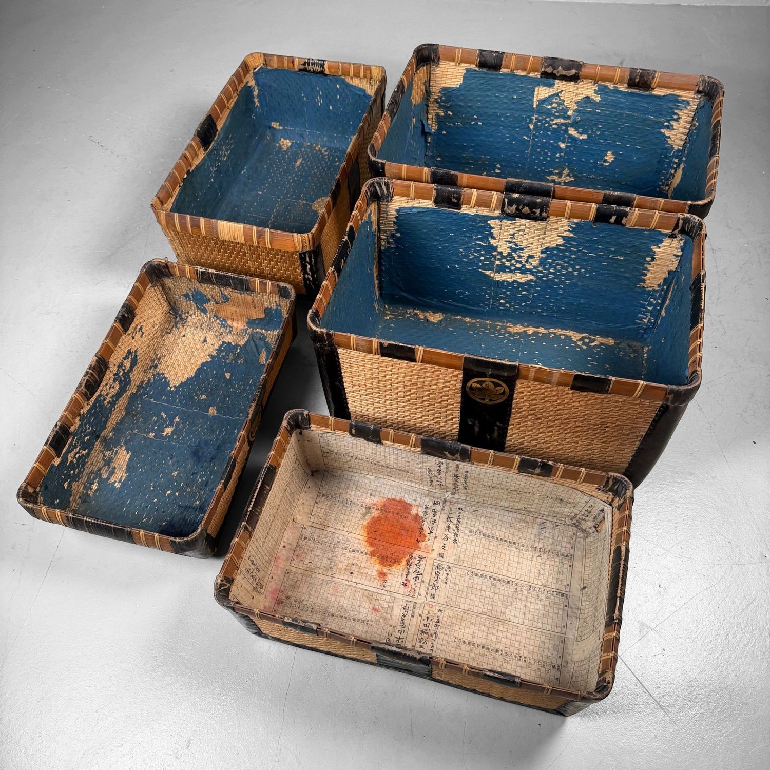 Japanse Set Gevlochten Kōri Opbergmanden, Tachibanamon, 1900s