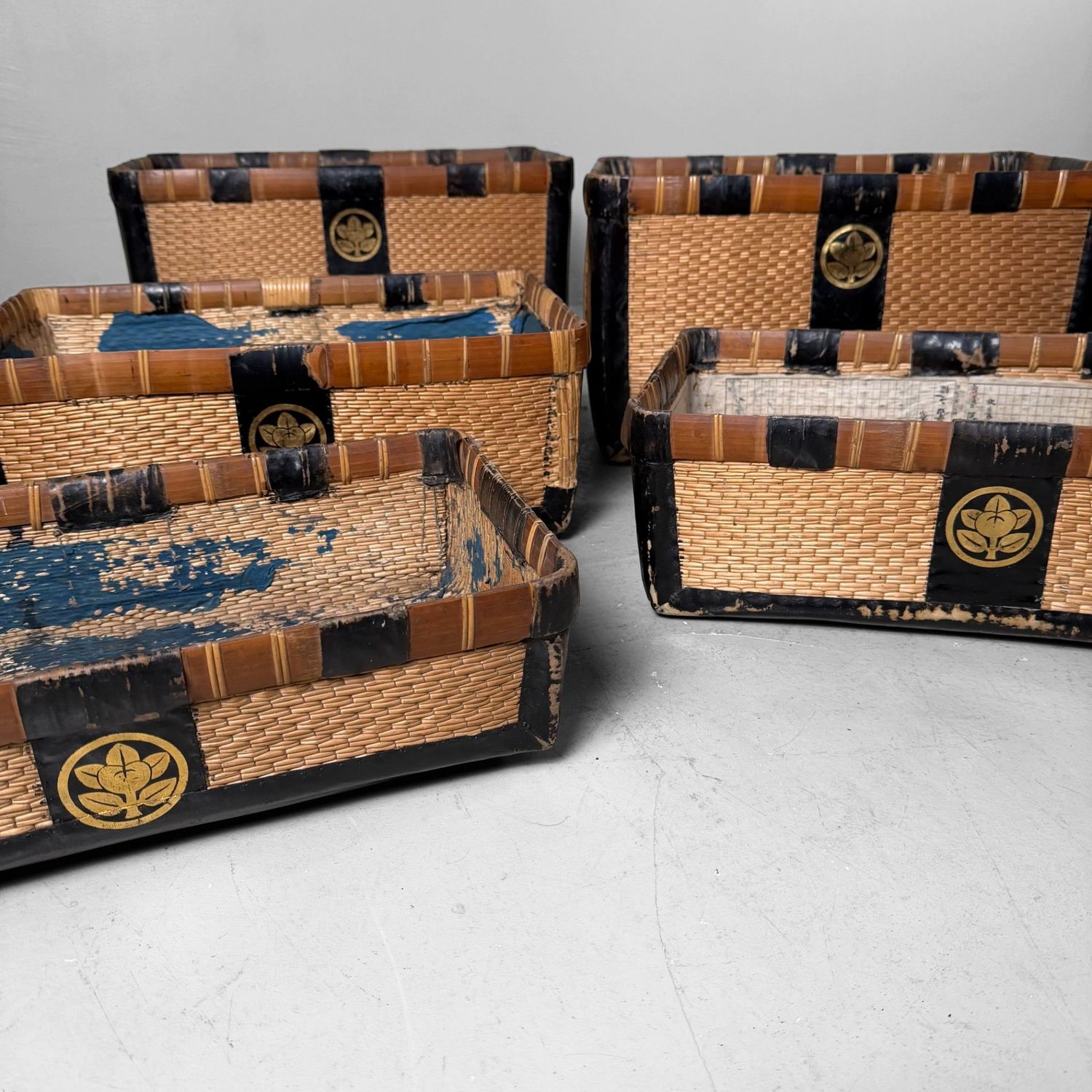 Japanse Set Gevlochten Kōri Opbergmanden, Tachibanamon, 1900s