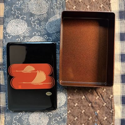 Japanse Lakwerk Schrijfdoos met Kraanvogels, 1980s Japanse Lakwerk Schrijfdoos met Kraanvogels, 1980s