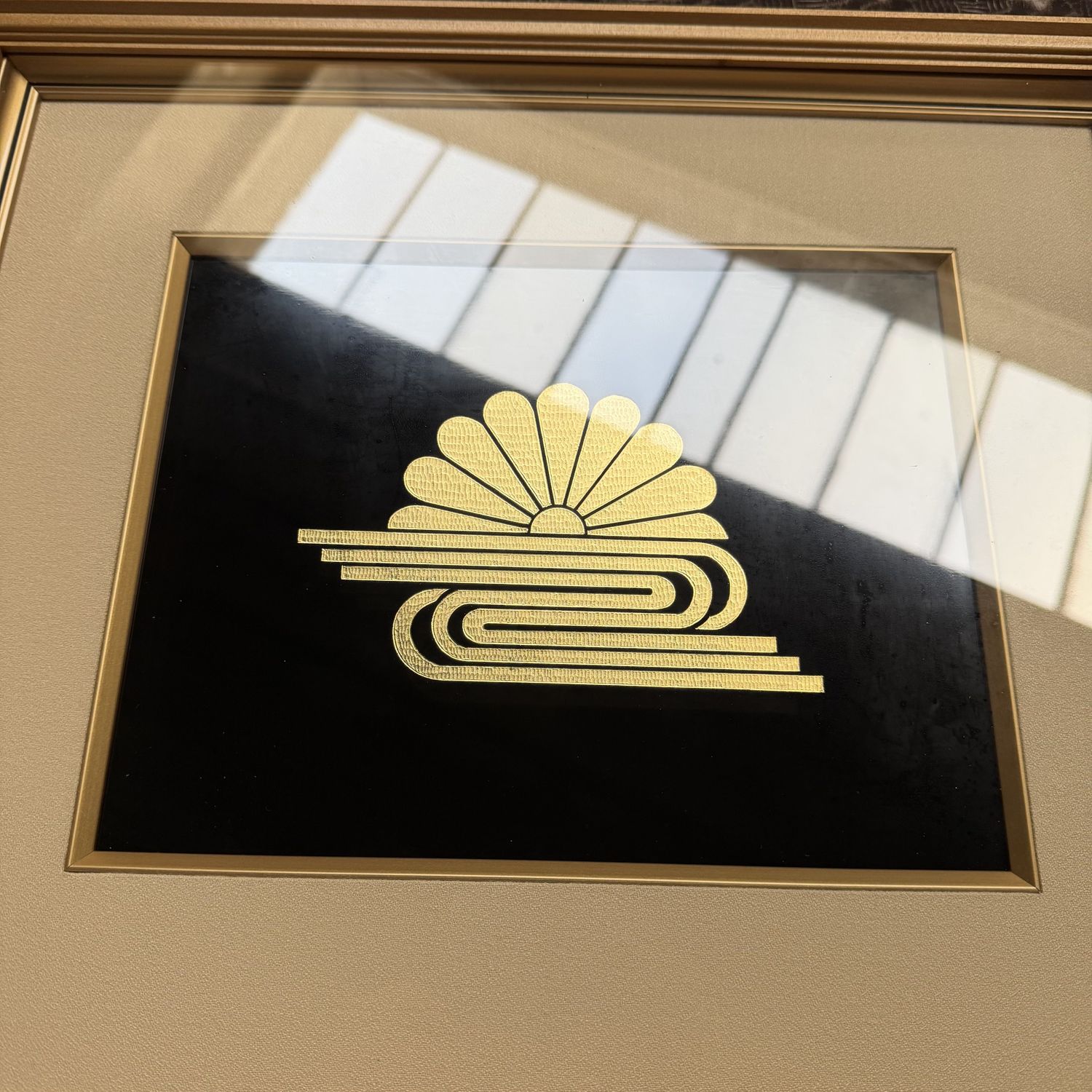 Wajima-nuri Lakwerk Wanddecoratie, Kikusui met Bladgoud, 1970s