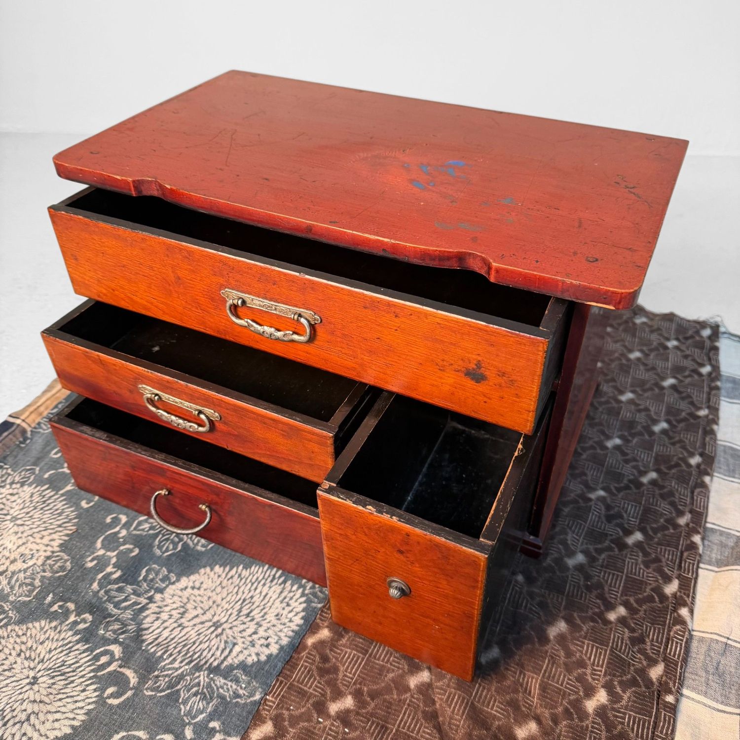 Japans Klein Ladekastje, Roodbruin Hout, 1950s